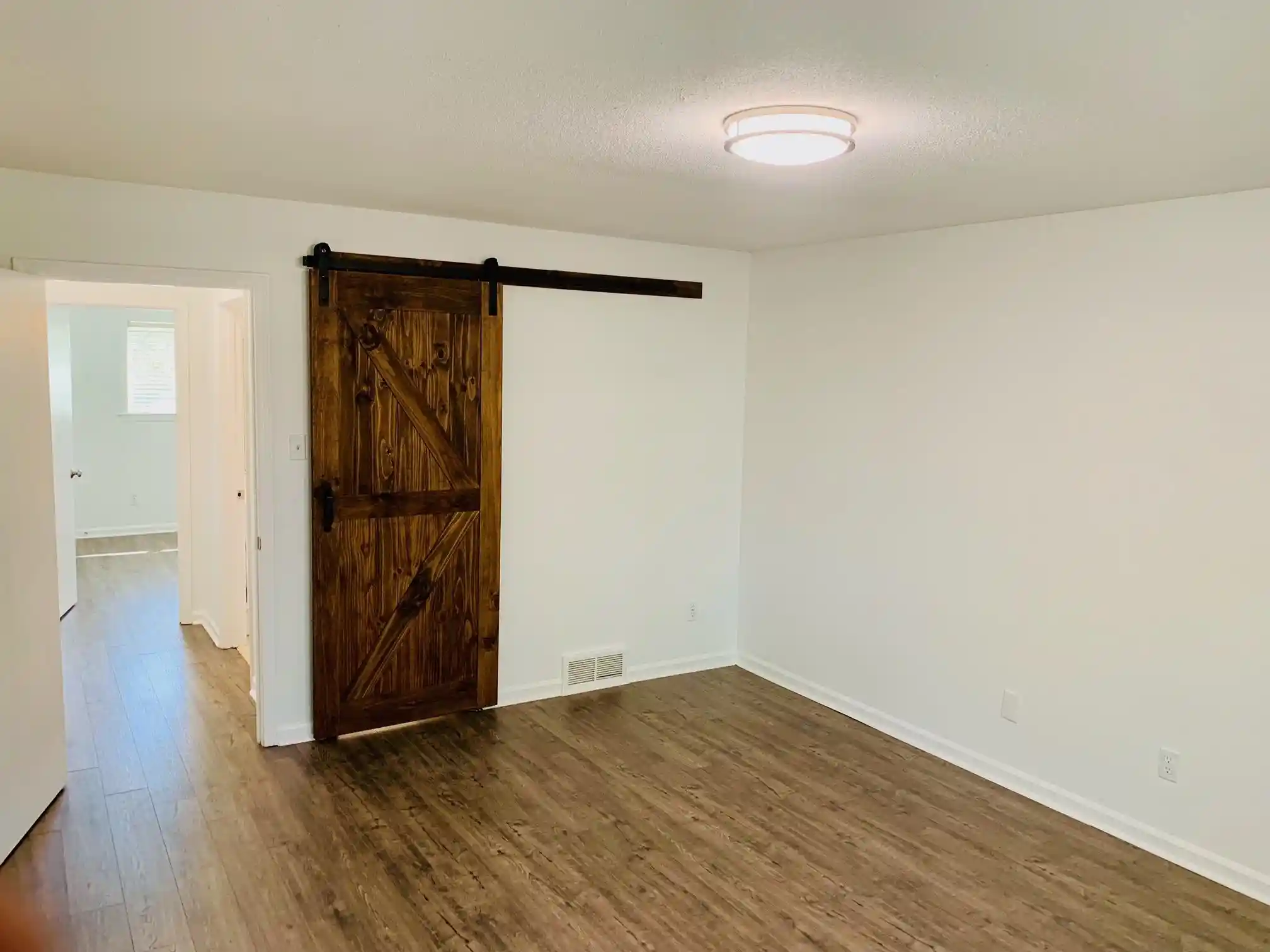 17th image of 7207 Poplar Pike Rd, Germantown, TN 38138 | MLS# 10207542