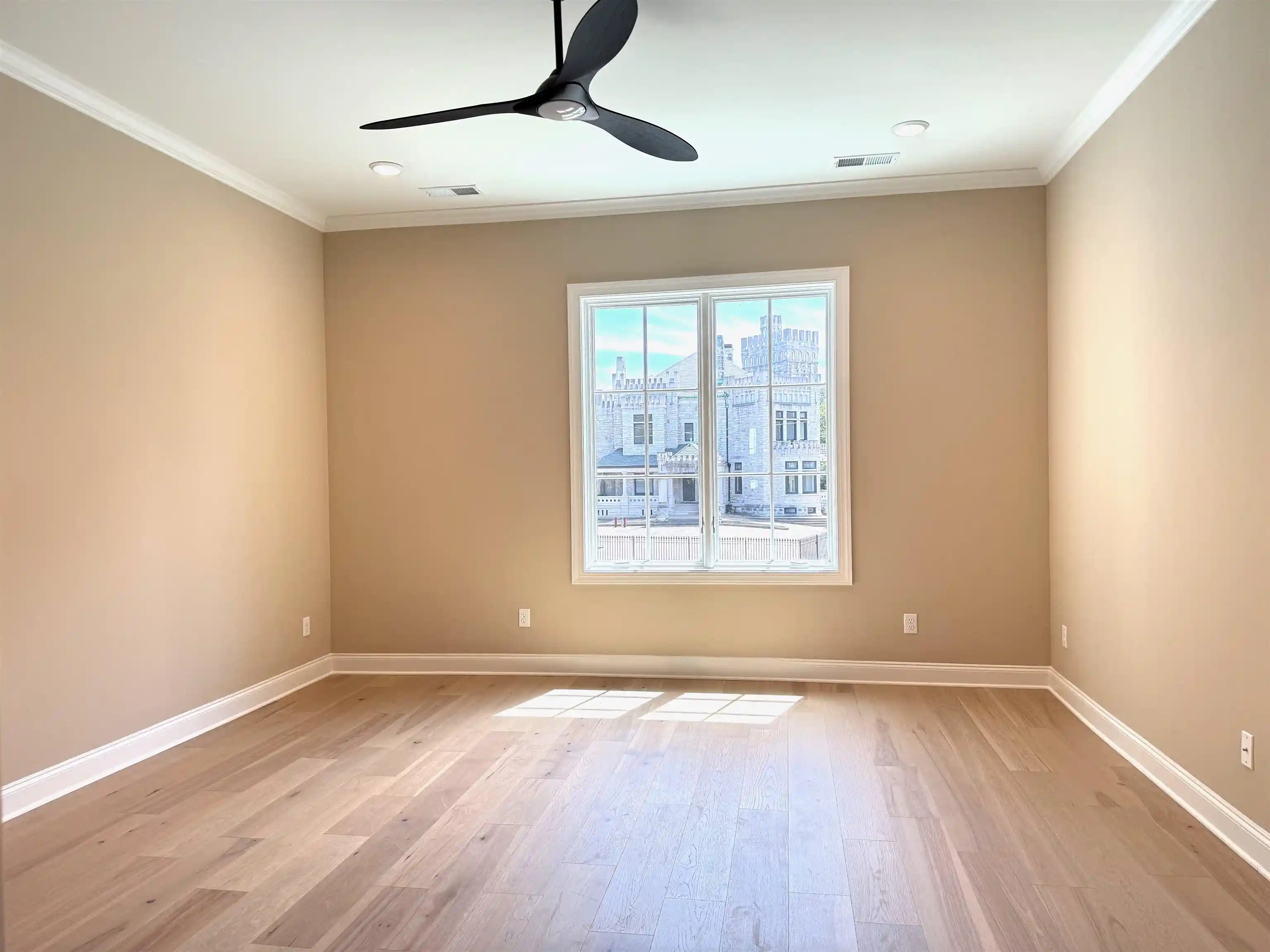 Photo 4 of Townhouse for sale at 1403 Club Gdns Pl, Memphis, TN 38104 | MLS# 10207817 | Listing updated on 2026-09-29
