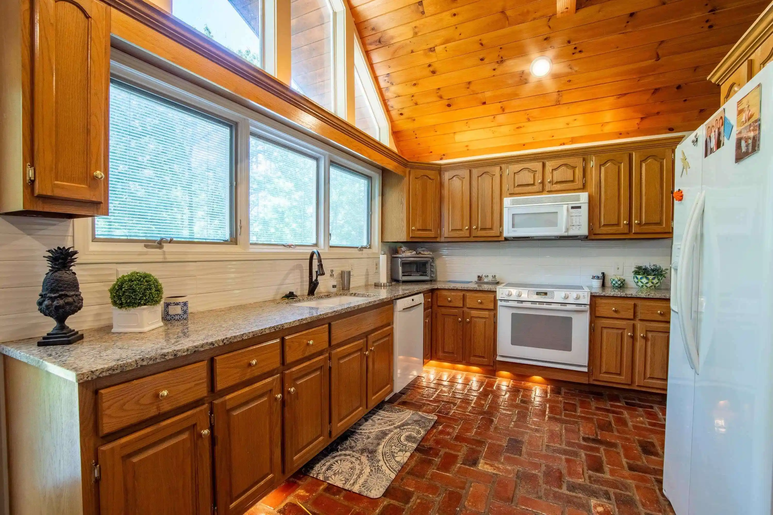 Photo 3 of Single family home for sale at 140 Ridge View Dr, Savannah, TN 38372 | MLS# 10208237 | Listing updated on 2026-08-18