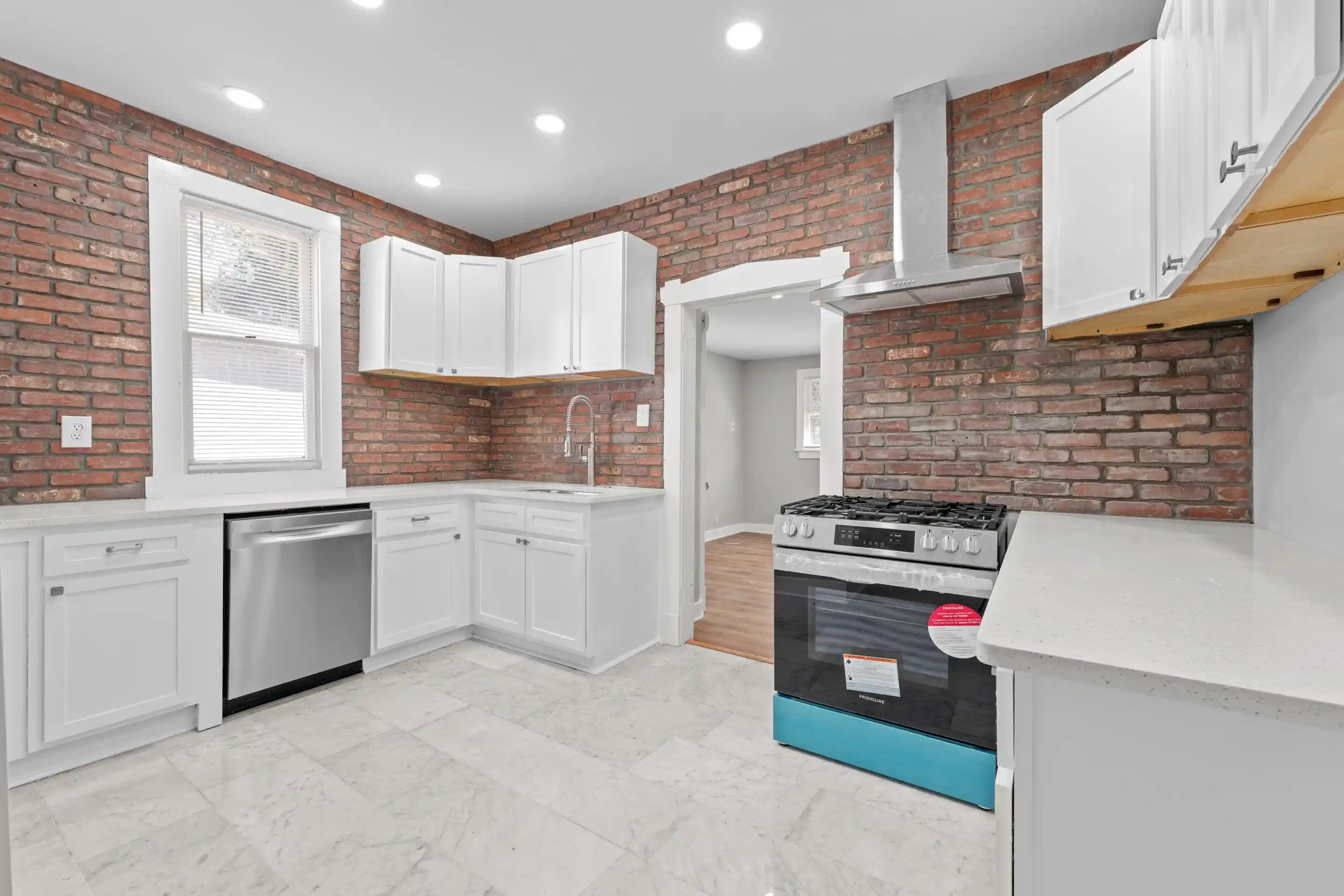 Photo 4 of Single family home for sale at 96 N Evergreen St, Memphis, TN 38104 | MLS# 10208428 | Listing updated on 2026-06-19