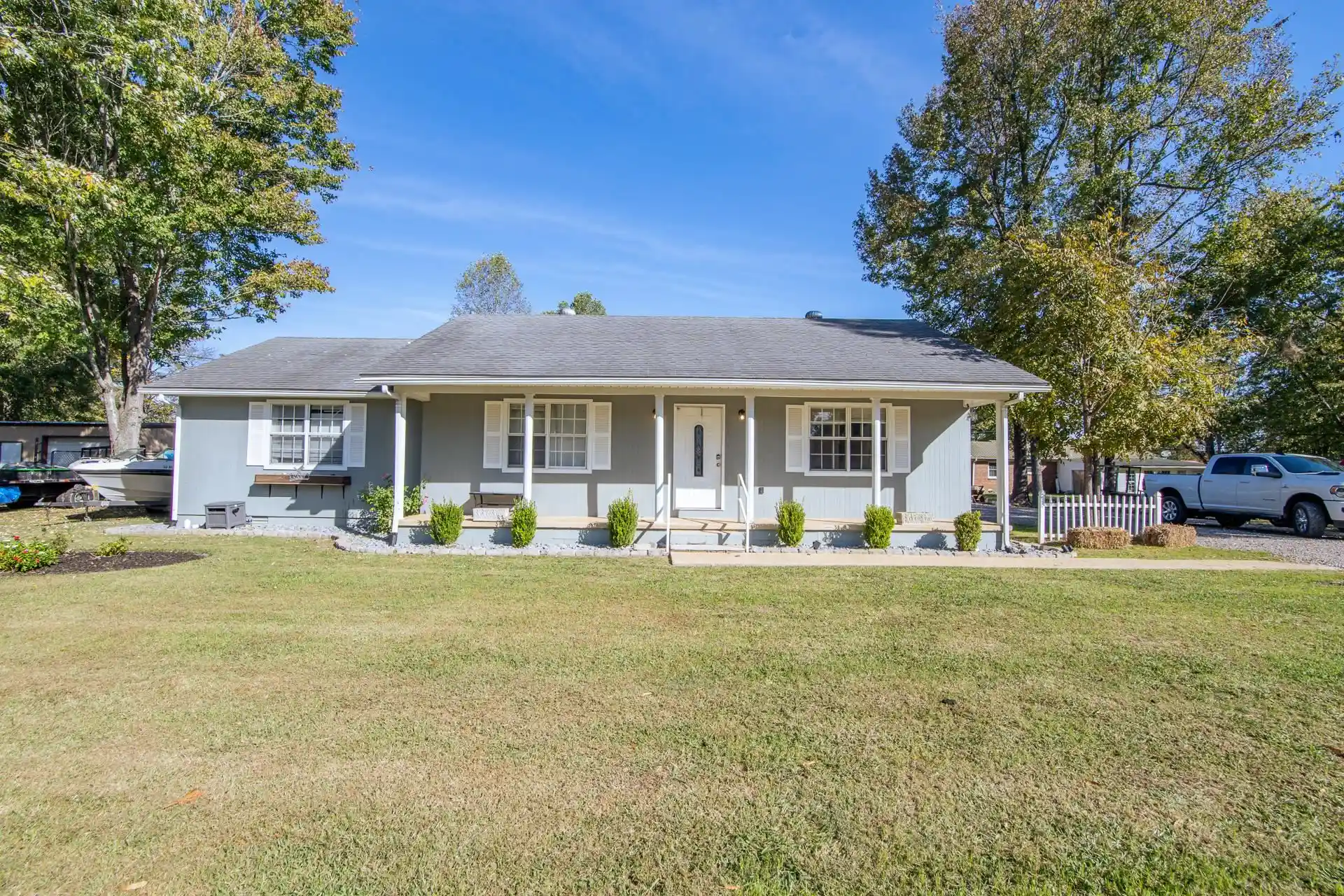 Homes for sale in Savannah, TN | 41 Bartley Dr, Savannah, TN 38372 | MLS# 10208559