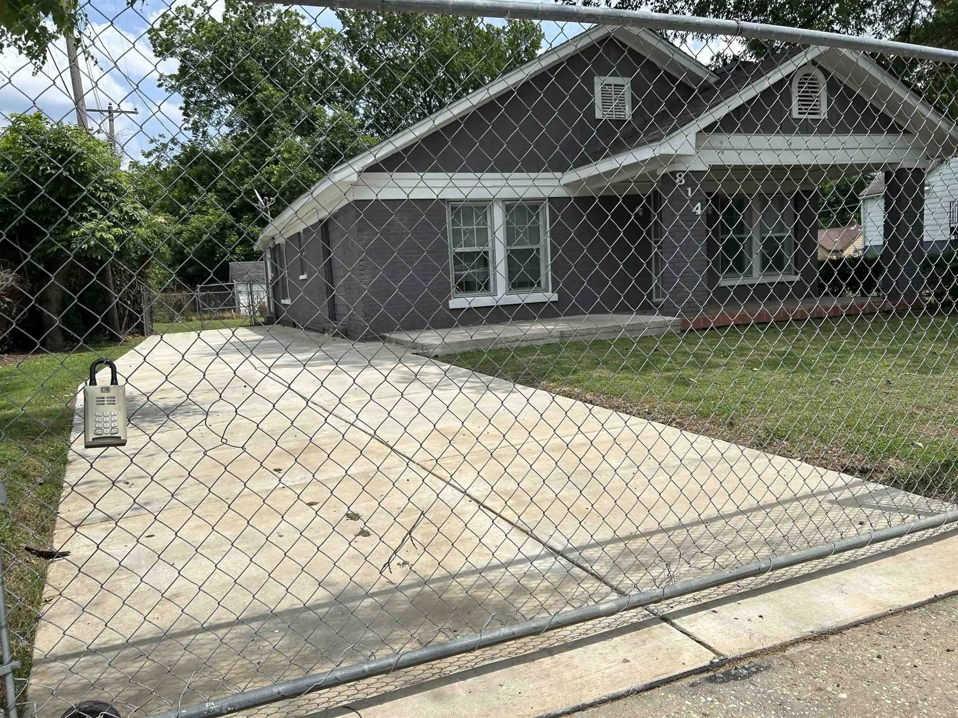 Photo 3 of Single family home for sale at 814 N Merton St, Memphis, TN 38112 | MLS# 10208853 | Listing updated on 2026-04-22