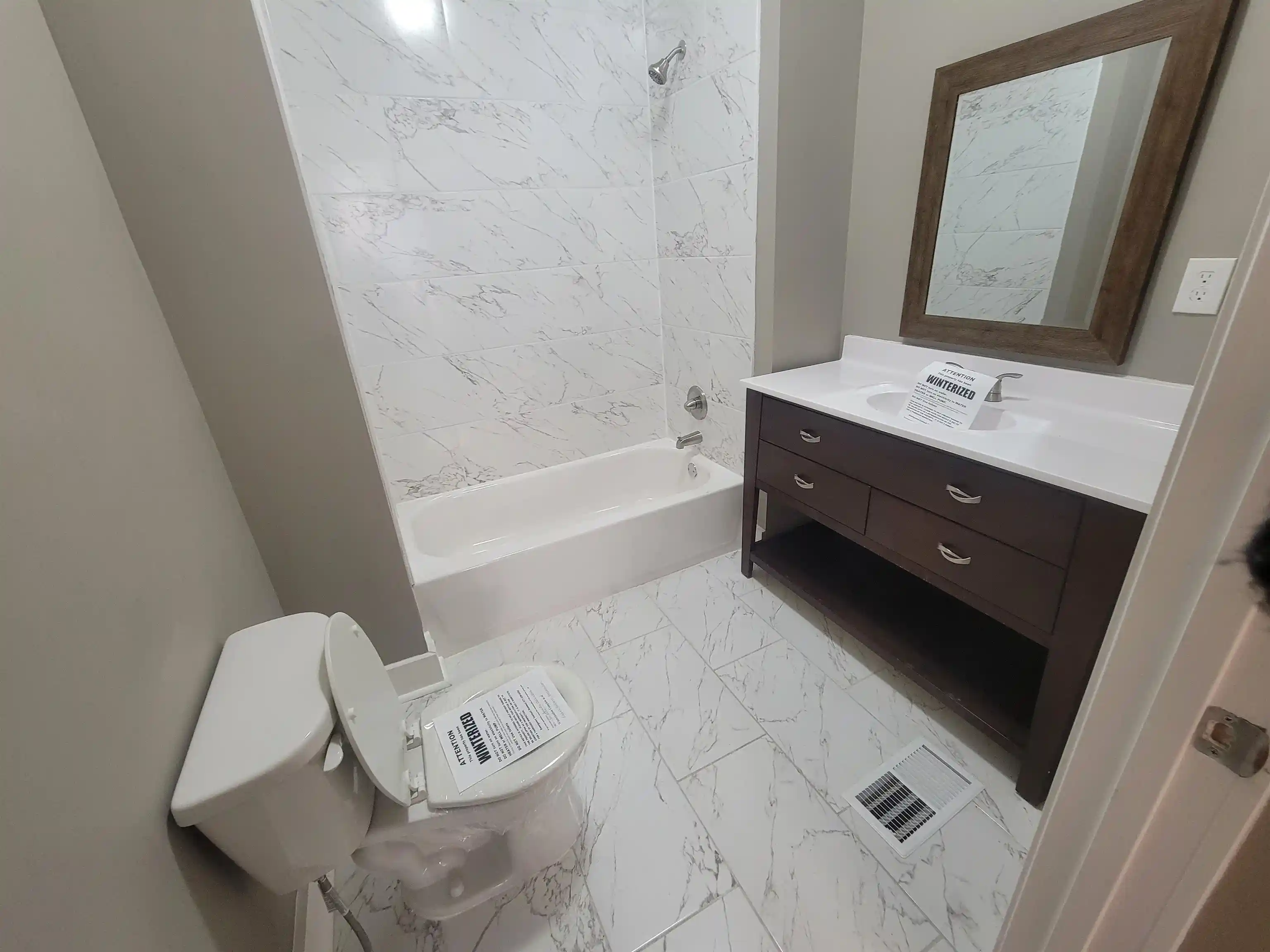 Photo 3 of Single family home for sale at 105 N Evergreen St, Memphis, TN 38104 | MLS# 10209449 | Listing updated on 2026-08-28