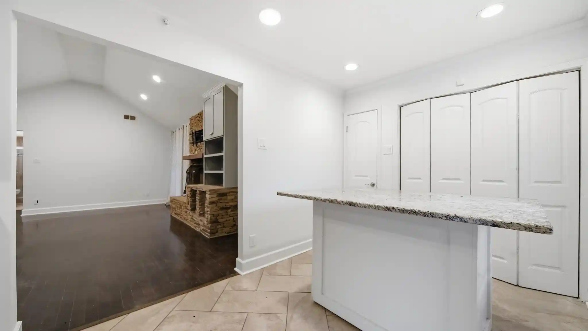 Photo 3 of Sale Pending at 2442 Green Glen Dr, Memphis, TN 38133 | MLS# 10209908 | Listing updated on 2025-11-19