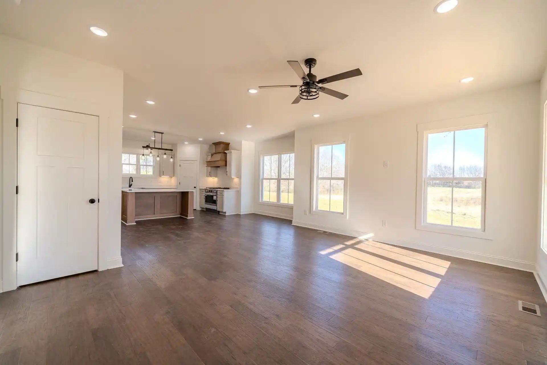 Photo 3 of Single family home for sale at 170 Belvedere Cir, Savannah, TN 38372 | MLS# 10210061 | Listing updated on 2026-01-13