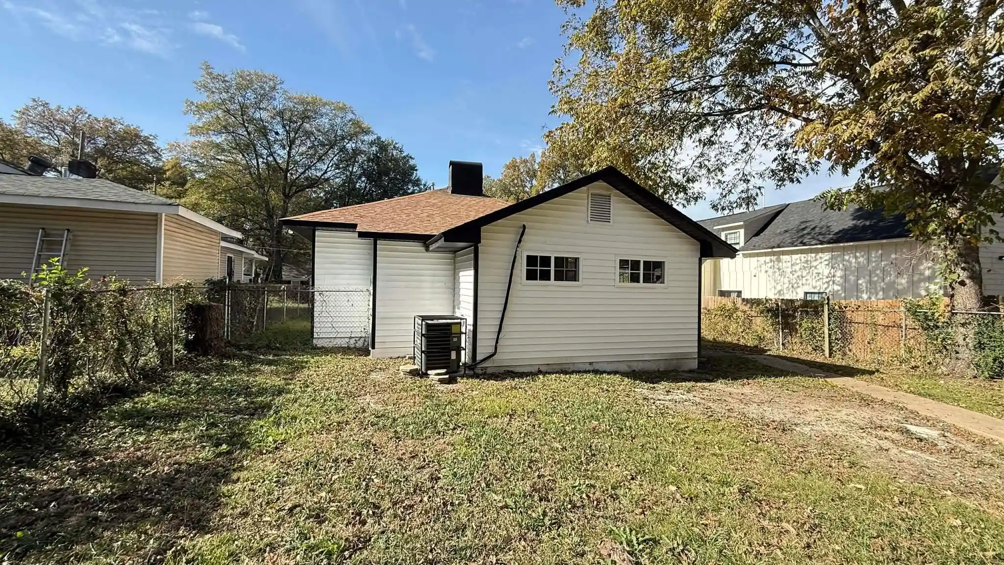 Photo 3 of Single family home for sale at 226 N Hollywood St, Memphis, TN 38112 | MLS# 10211068 | Listing updated on 2025-12-10