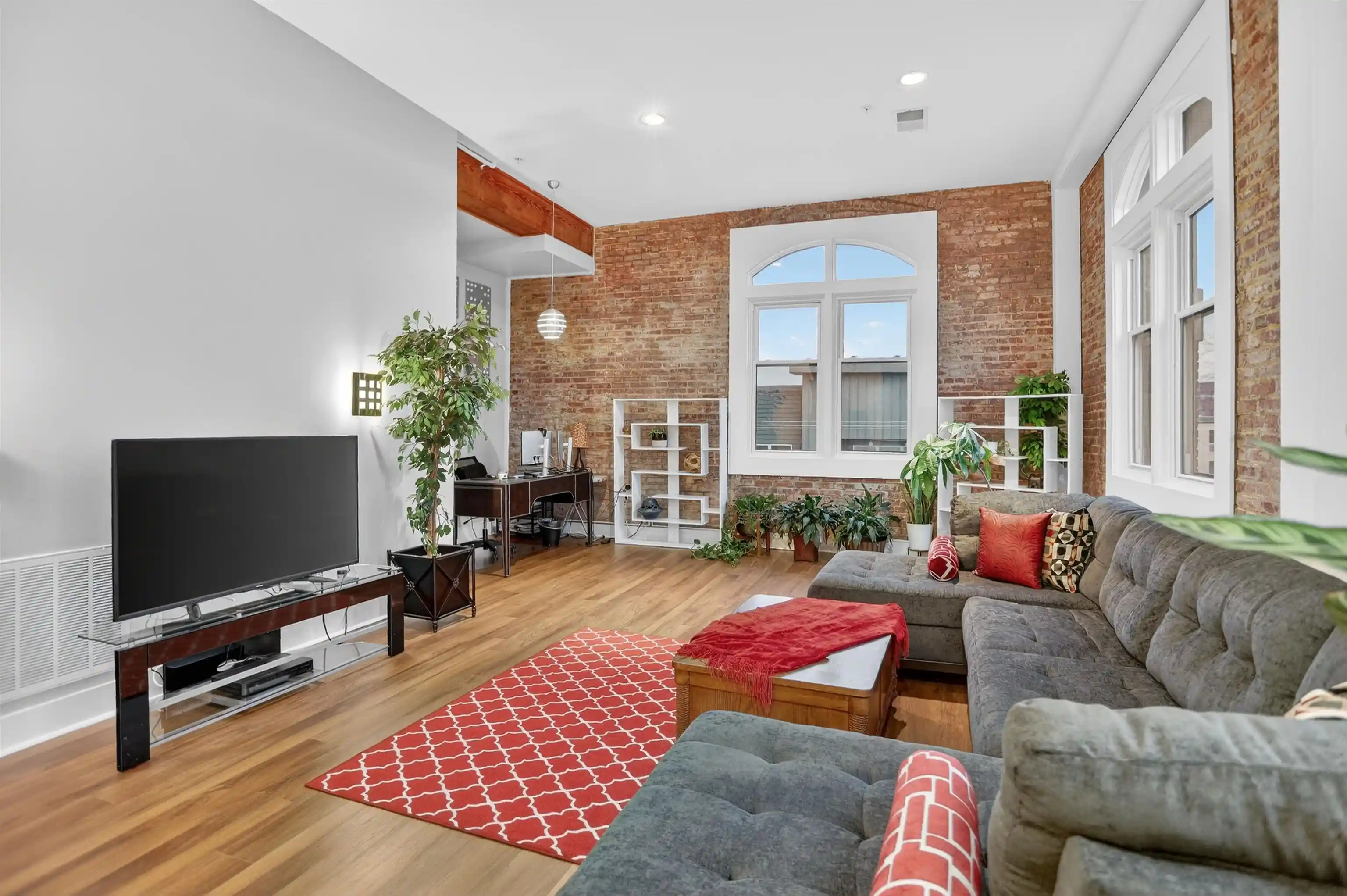 Listing Photo 4 - Condo for sale in building located at 435 S Front St, Memphis, TN 38103 - Unit #307
