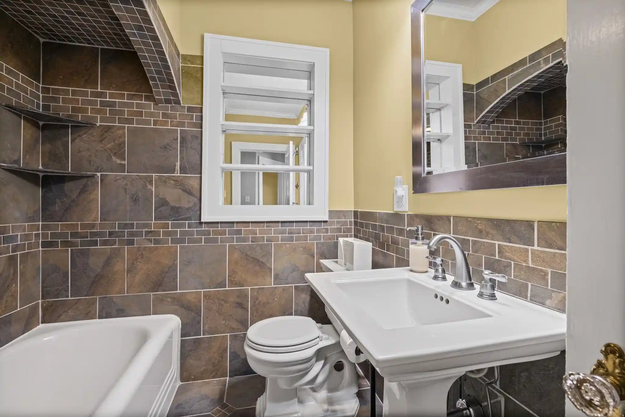 Photo 3 of Single family home for sale at 474 Alexander St, Memphis, TN 38111 | MLS# 10211157 | Listing updated on 2026-09-15