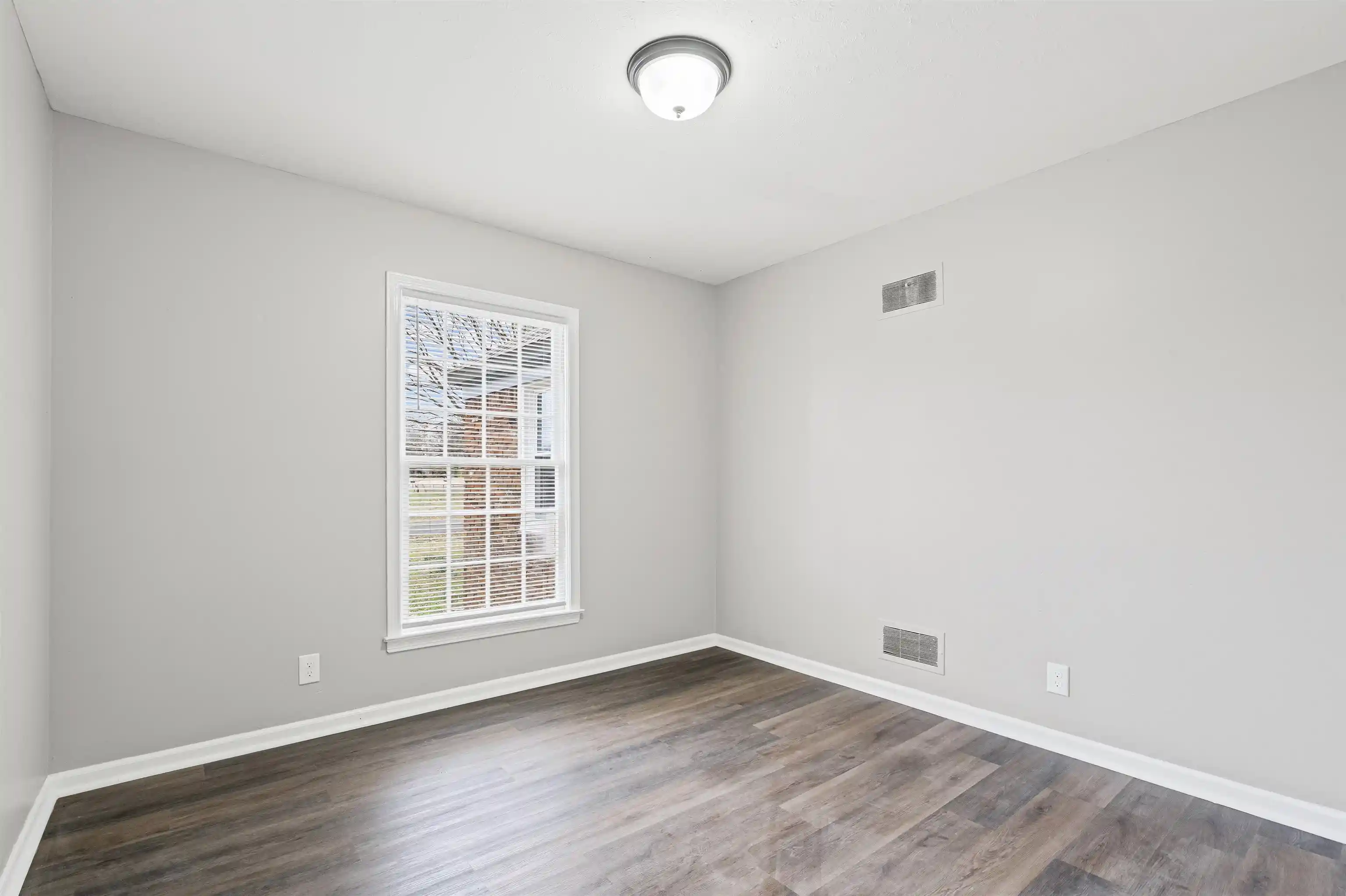 Photo 3 of Sale Pending at 5025 Loch Lomond Dr, Memphis, TN 38116 | MLS# 10211277 | Listing updated on 2026-05-12