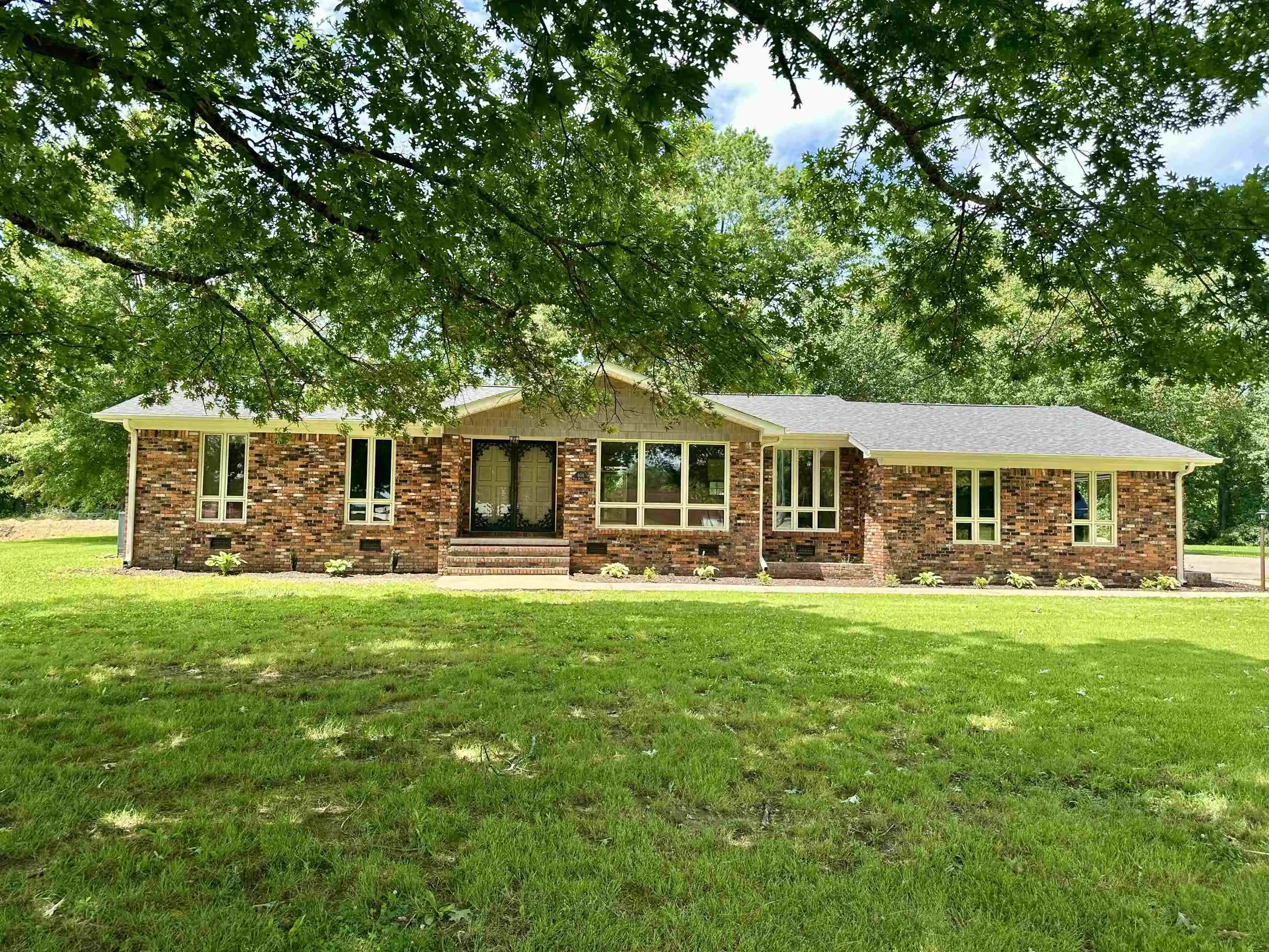 Homes for sale in Adamsville, TN | 808 W Main St, Adamsville, TN 38310 | MLS# 10212288