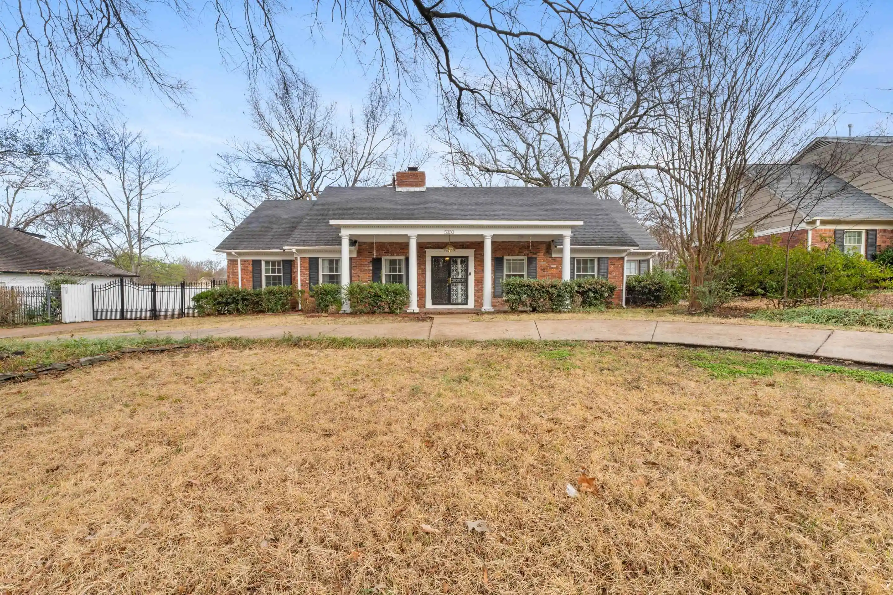 Single family home for sale at 5330 Walnut Grv Rd, Memphis, TN 38120 | MLS# 10212772