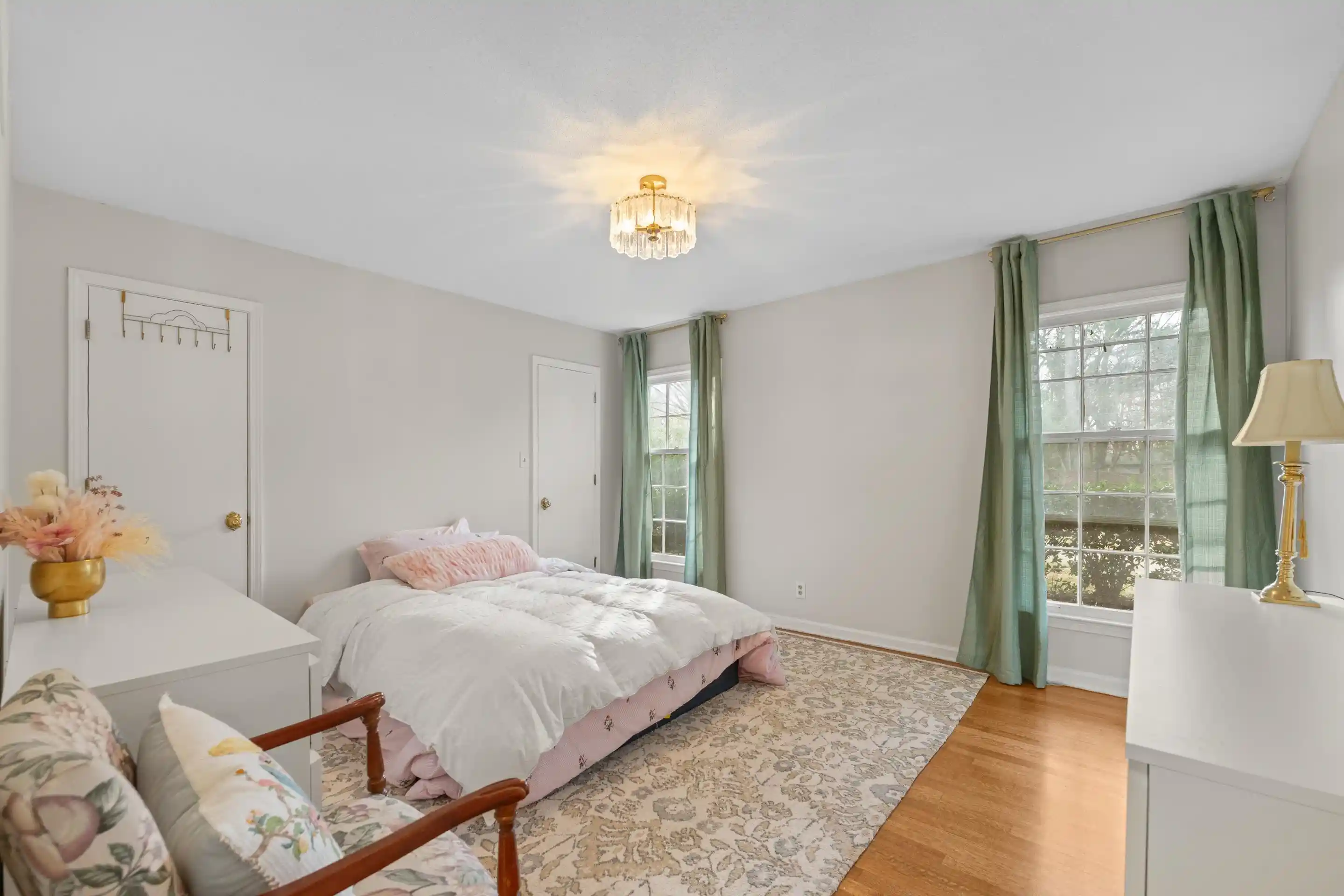 Photo 4 of Single family home for sale at 5330 Walnut Grv Rd, Memphis, TN 38120 | MLS# 10212772 | Listing updated on 2026-09-04