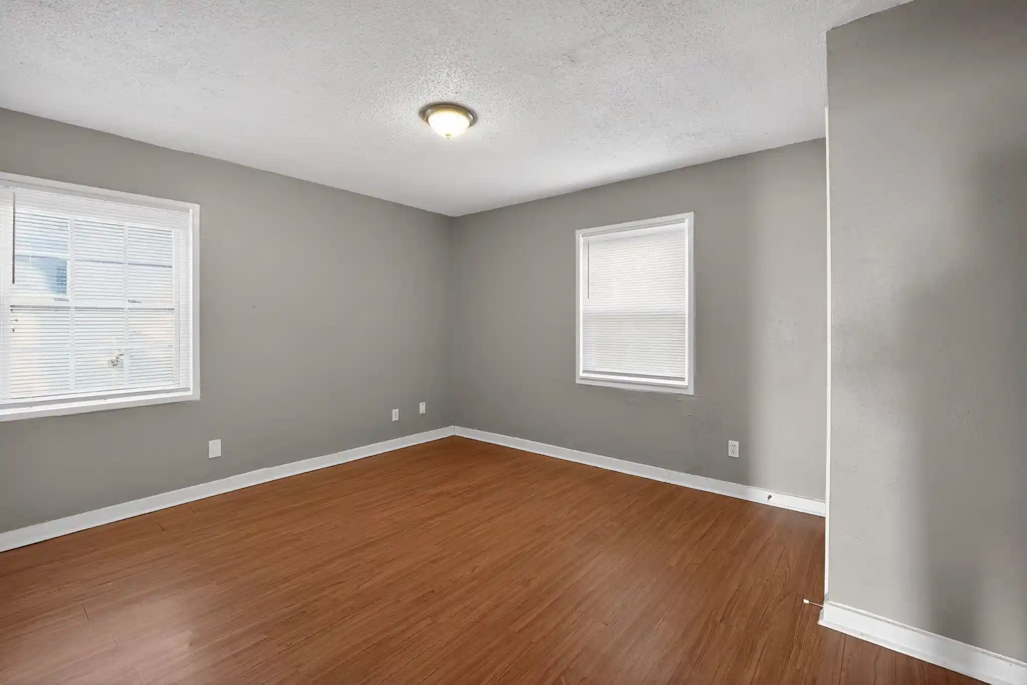 Photo 2 of Sale Pending at 4089 Meadow Dr, Memphis, TN 38111 | MLS# 10212815 | Listing updated on 2026-09-11
