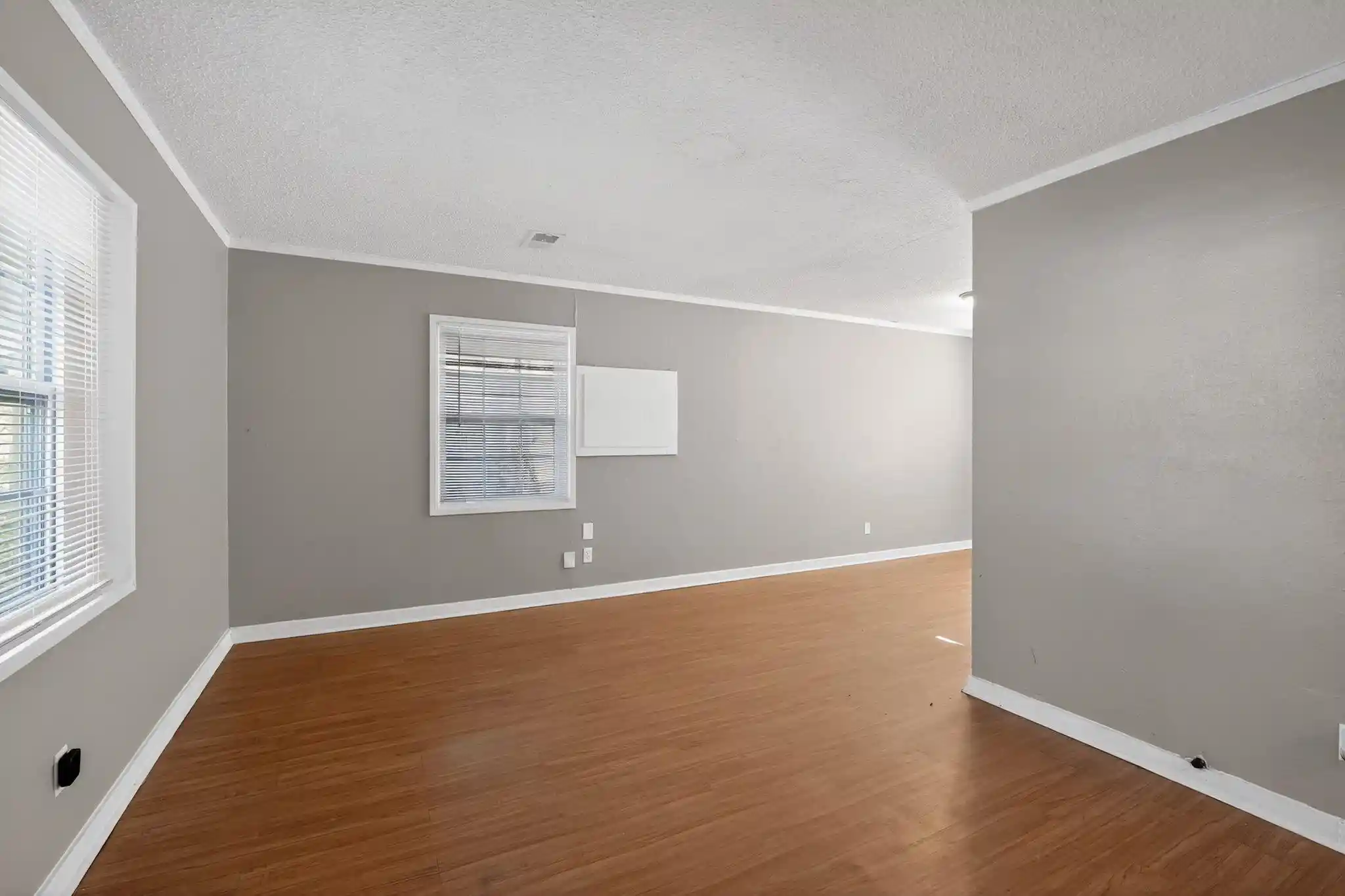 Photo 3 of Sale Pending at 4089 Meadow Dr, Memphis, TN 38111 | MLS# 10212815 | Listing updated on 2026-09-11