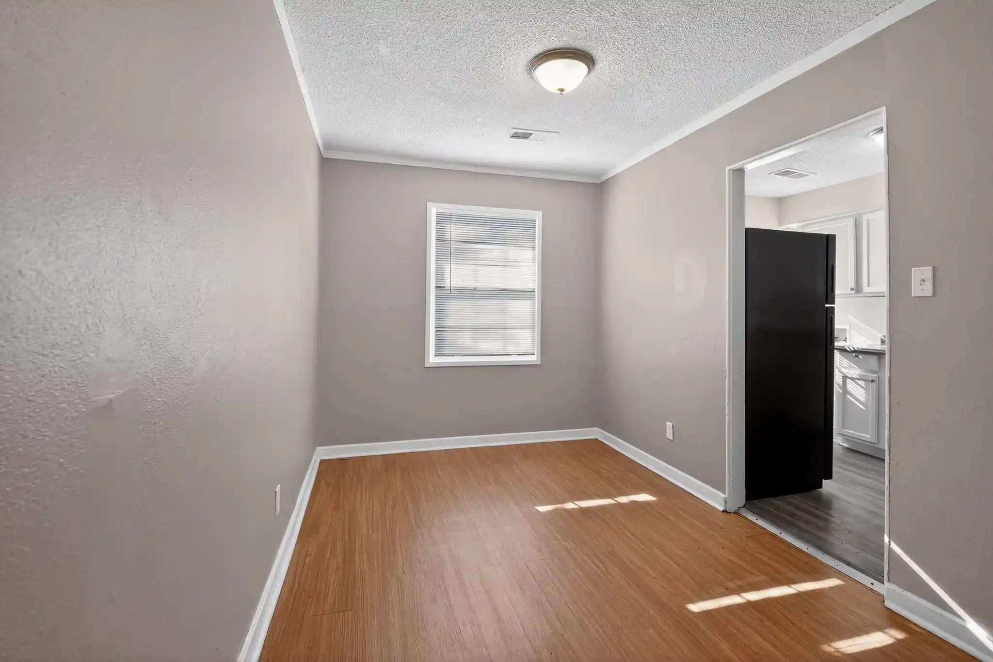 Photo 3 of Sale Pending at 4089 Meadow Dr, Memphis, TN 38111 | MLS# 10212815 | Listing updated on 2026-09-11