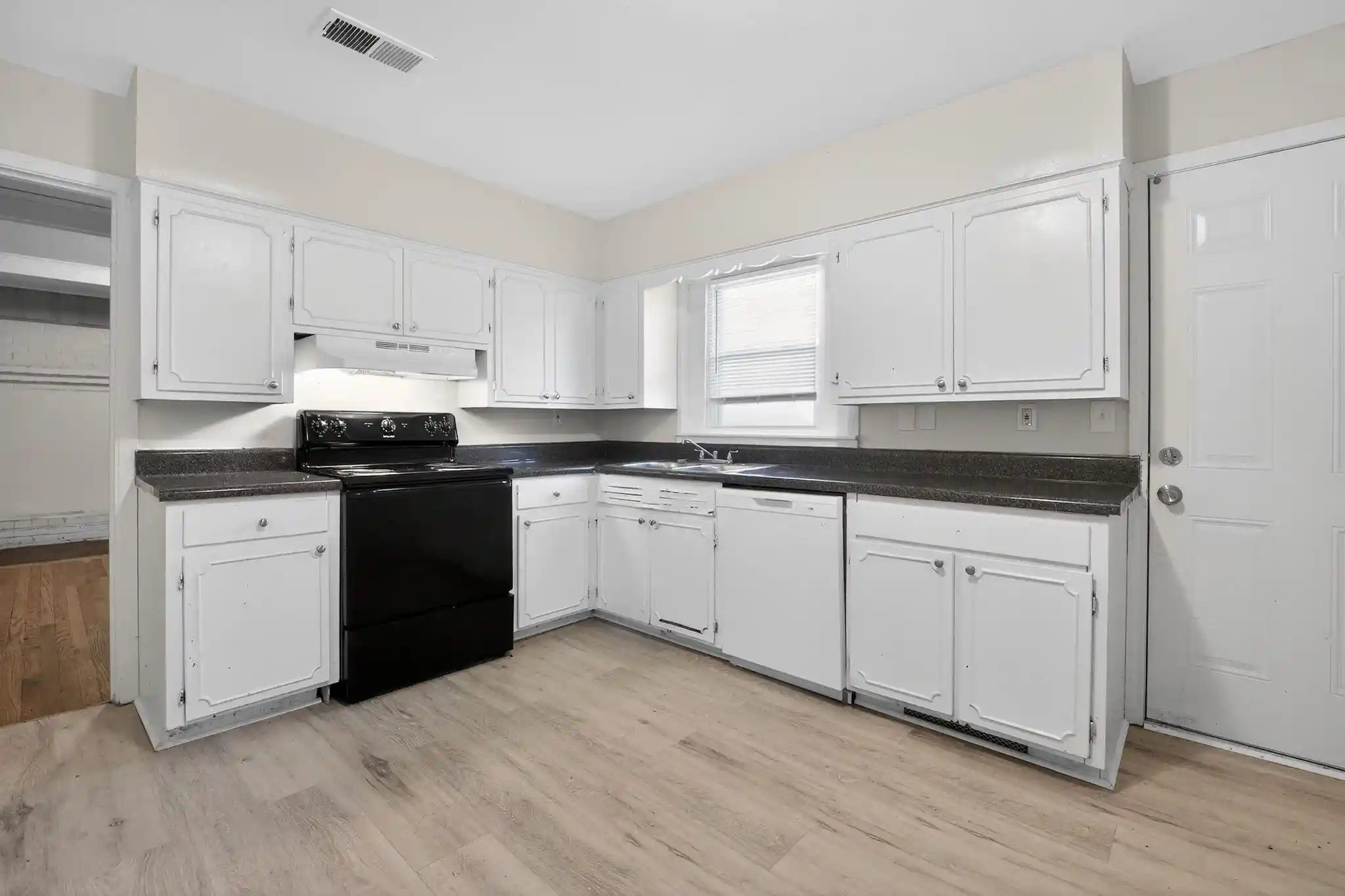 Photo 3 of Sale Pending at 4094 Auburn Rd, Memphis, TN 38116 | MLS# 10212896 | Listing updated on 2026-09-11