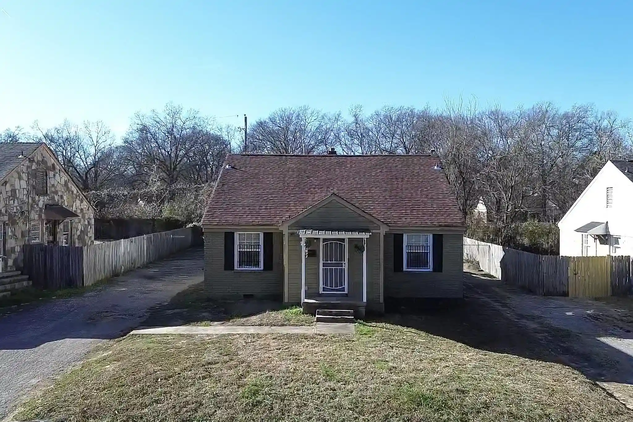 Photo 1 of Single family home for sale at 1057 N Holmes St, Memphis, TN 38122 | MLS# 10213104 | Listing updated on 2026-01-17