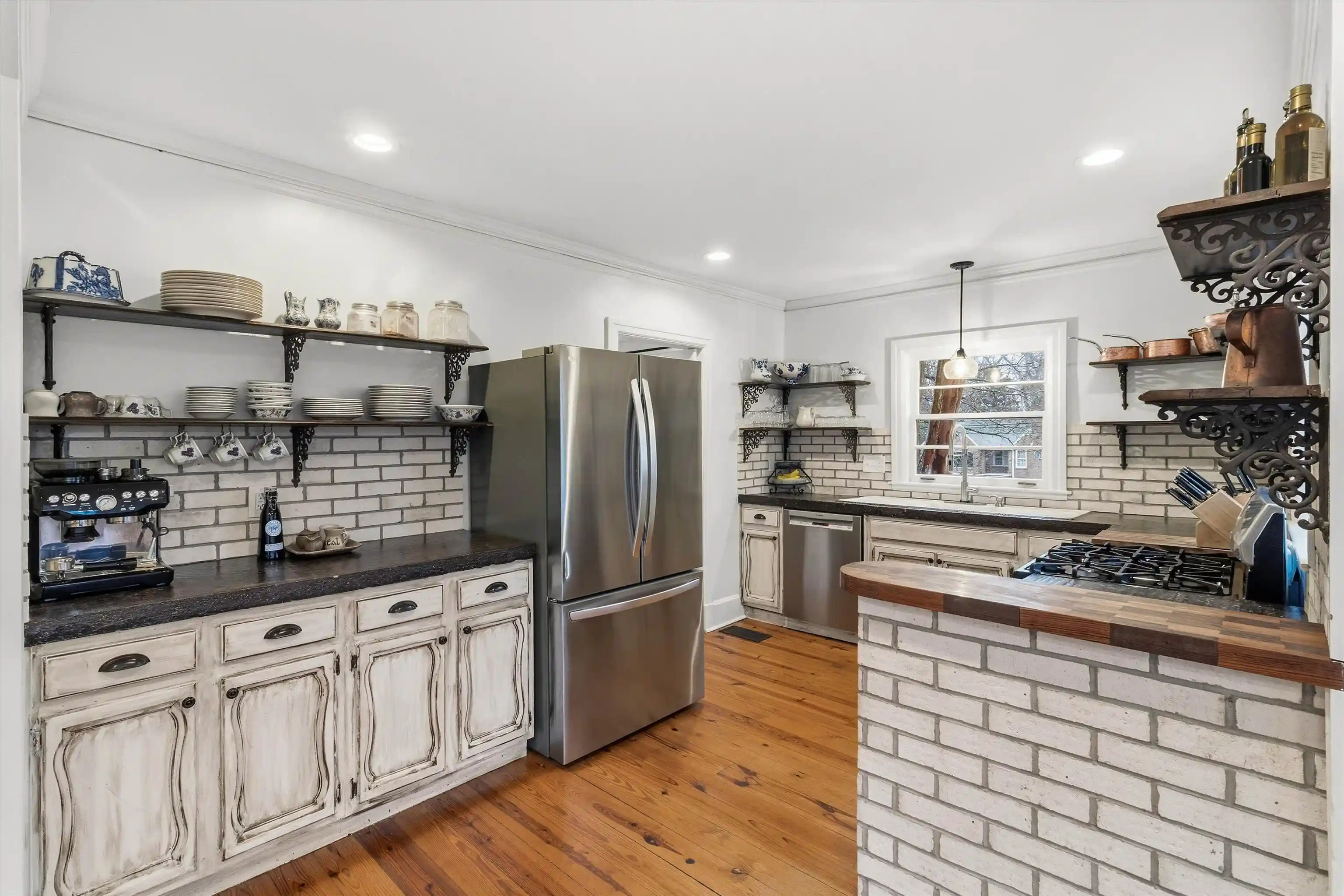 Homes for sale in Collierville, TN | 110 W Poplar Ave, Collierville, TN 38017 | MLS# 10214408