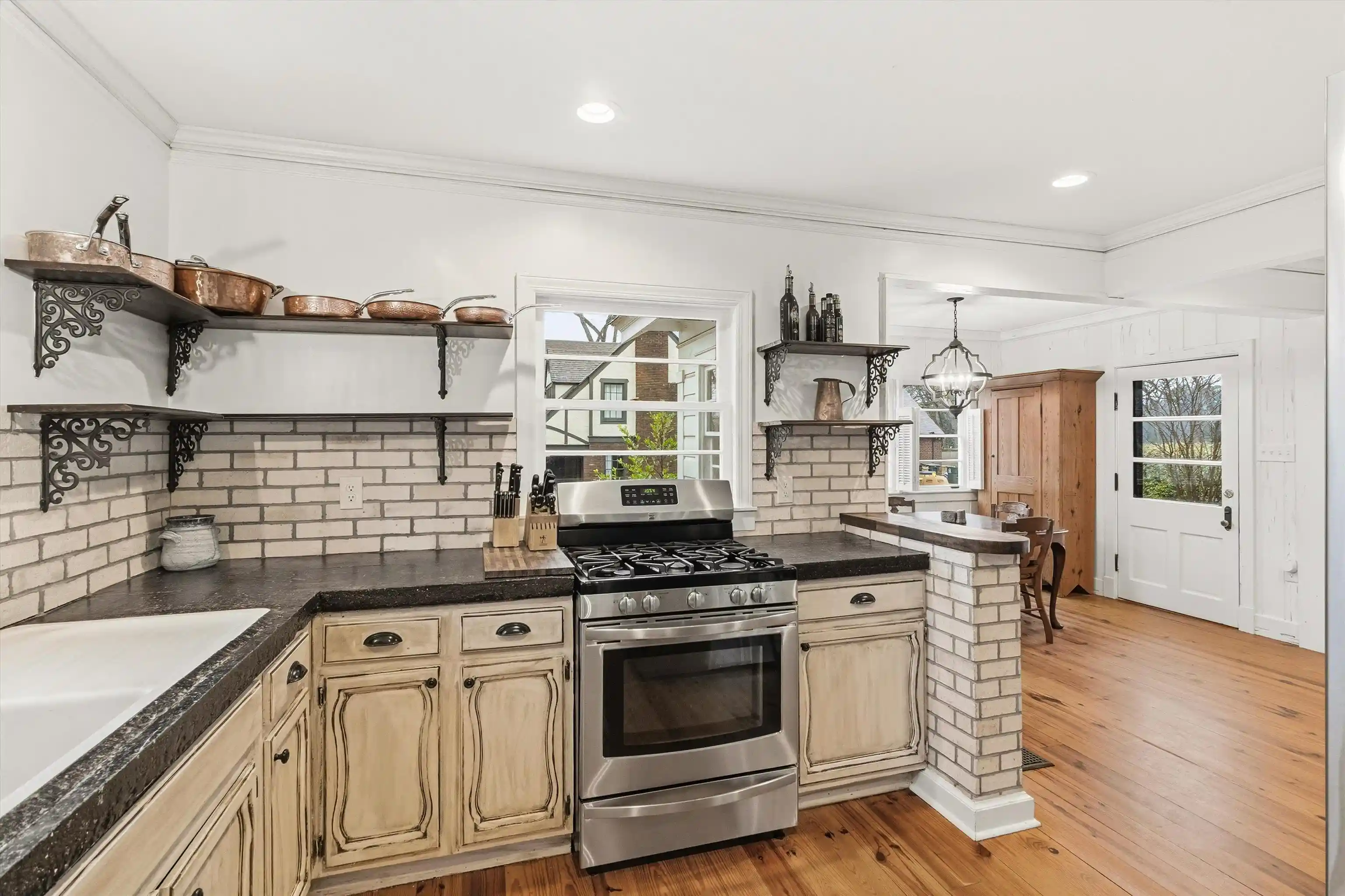 Homes for sale in Collierville, TN | 110 W Poplar Ave, Collierville, TN 38017 | MLS# 10214408