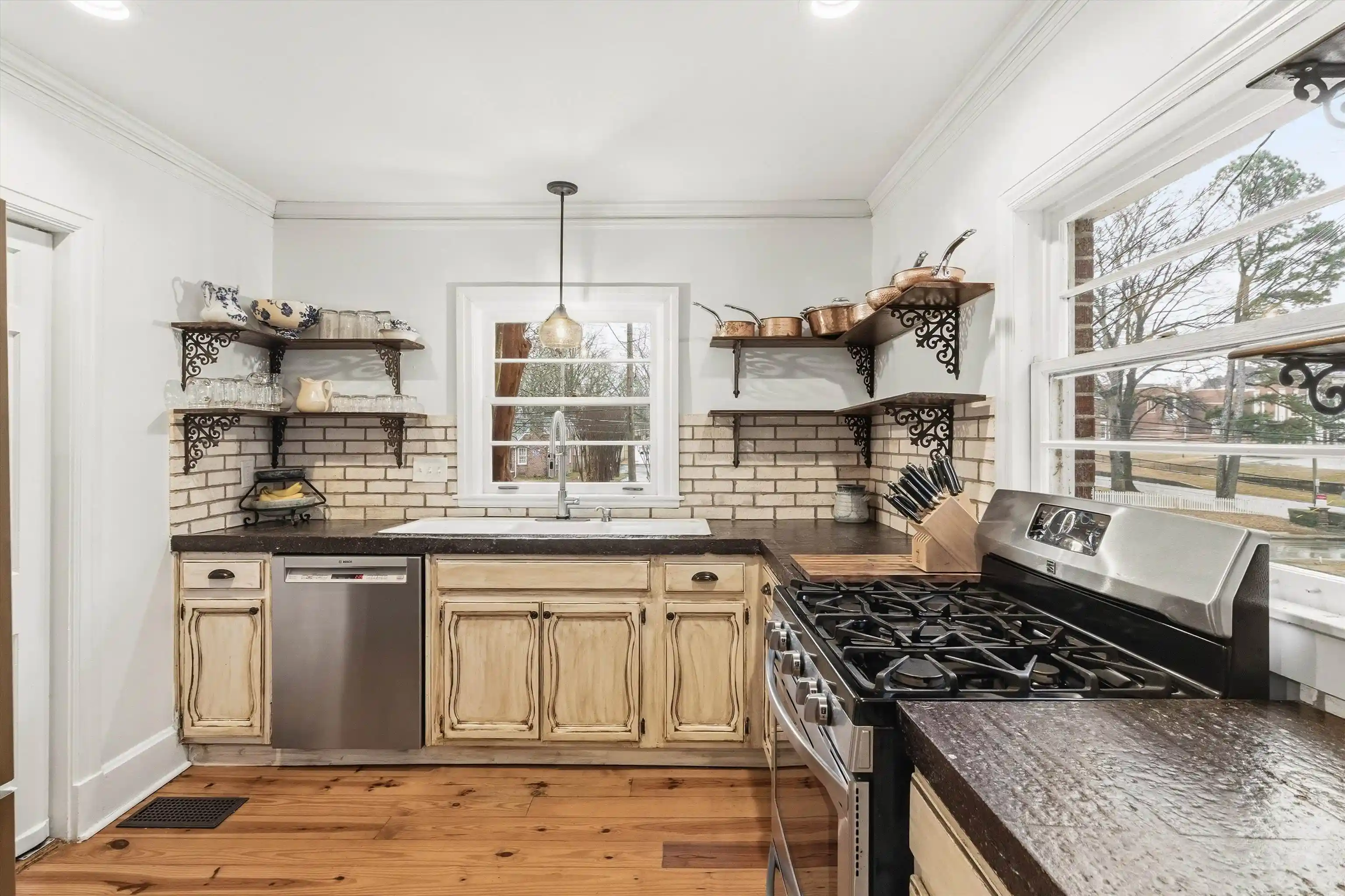 Homes for sale in Collierville, TN | 110 W Poplar Ave, Collierville, TN 38017 | MLS# 10214408