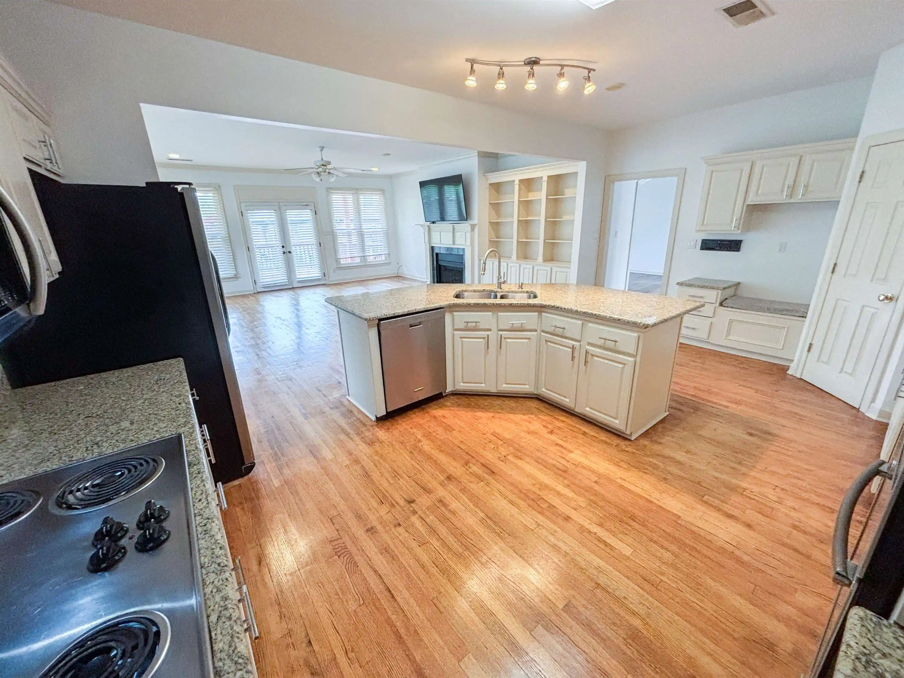 Photo 2 of Single family home for sale at 1923 Swynford Ln, Collierville, TN 38017 | MLS# 10214469 | Listing updated on 2026-08-21