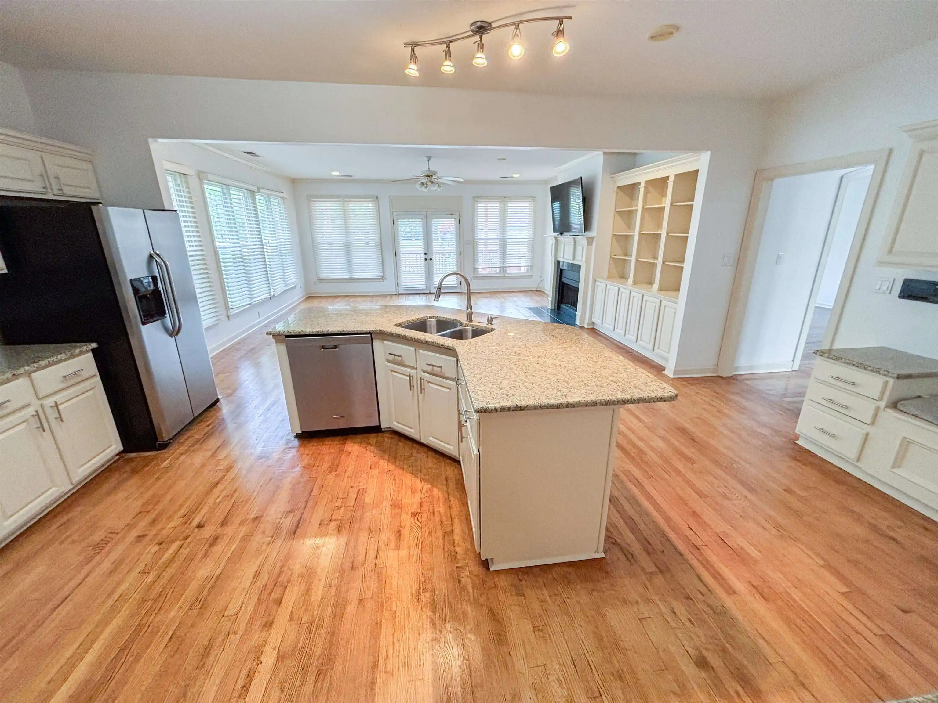 Photo 3 of Single family home for sale at 1923 Swynford Ln, Collierville, TN 38017 | MLS# 10214469 | Listing updated on 2026-08-21