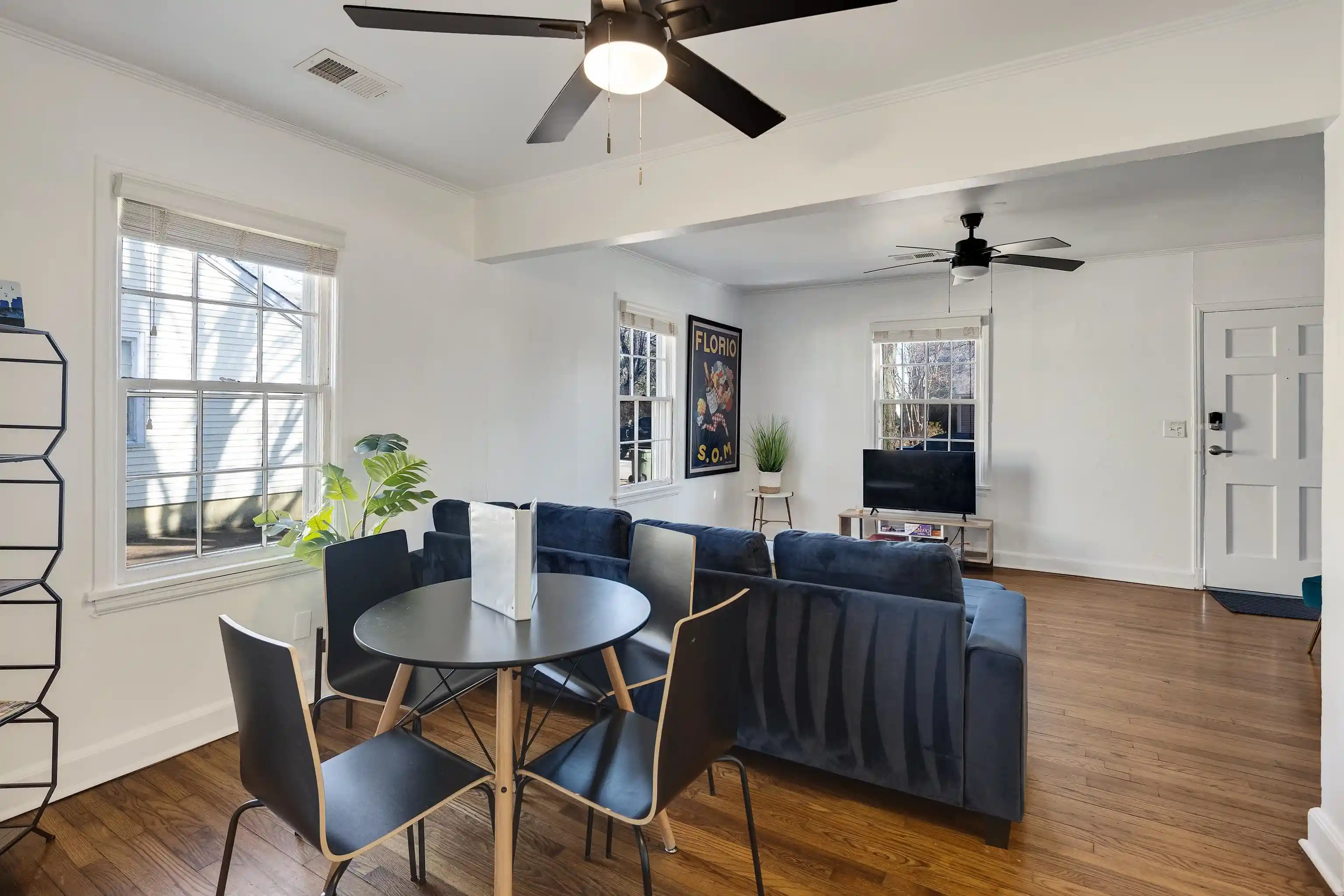 Photo 3 of Single family home for sale at 19 S Merton St, Memphis, TN 38112 | MLS# 10215047 | Listing updated on 2026-09-01