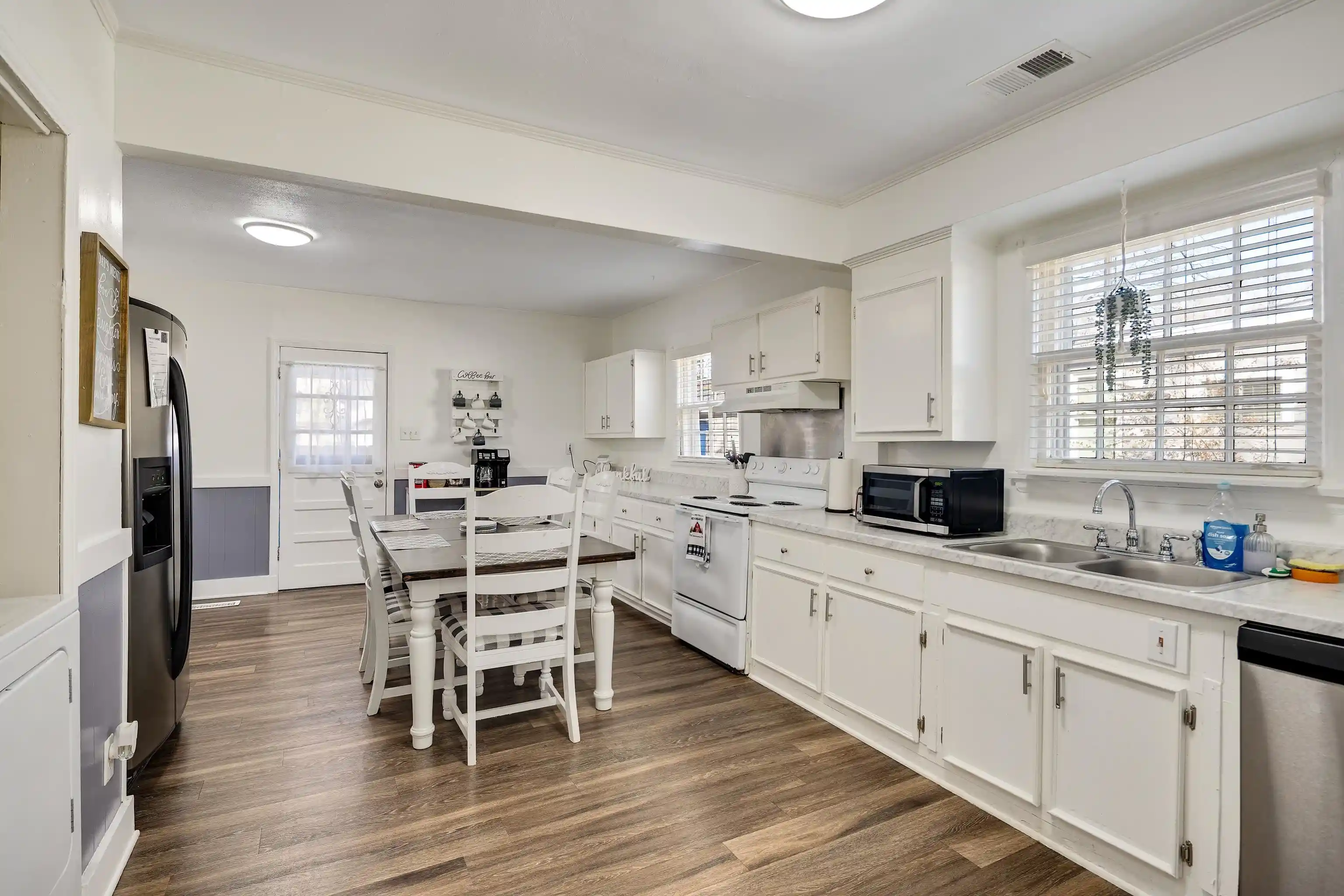 Photo 3 of Single family home for sale at 19 S Merton St, Memphis, TN 38112 | MLS# 10215047 | Listing updated on 2026-09-01