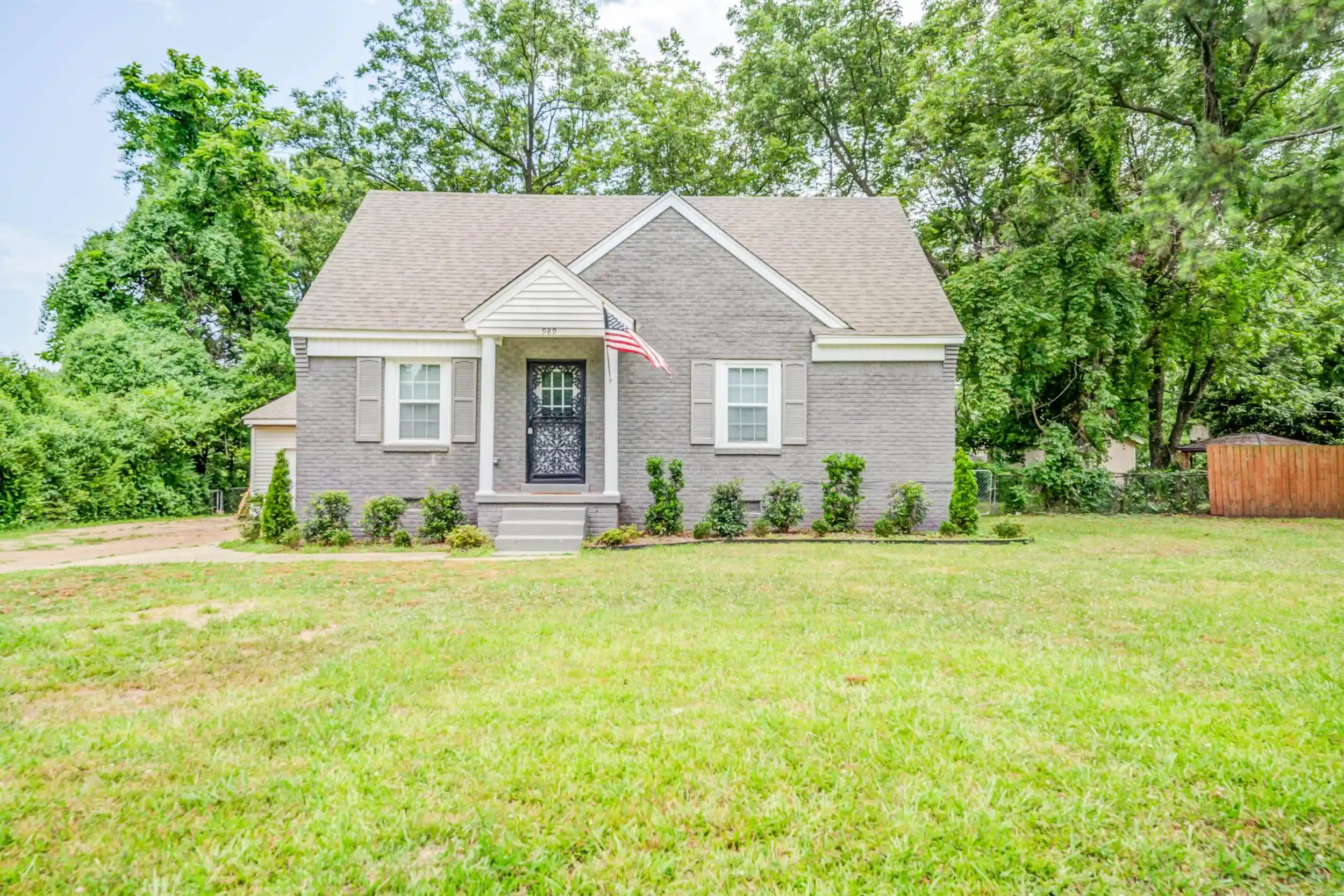 Single family home for sale at 989 S Whitehaven Park Cir, Memphis, TN 38116 | MLS# 10215098