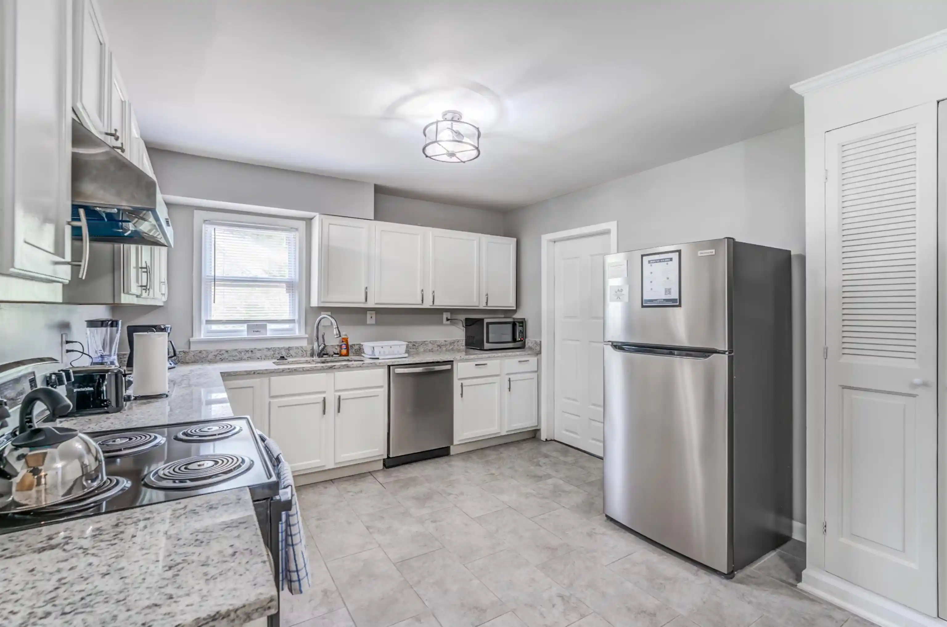 Photo 4 of Single family home for sale at 989 S Whitehaven Park Cir, Memphis, TN 38116 | MLS# 10215098 | Listing updated on 2026-09-29