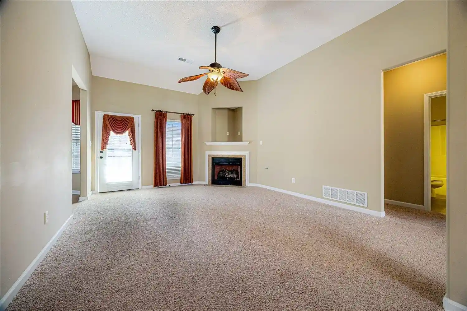 Photo 2 of Sale Pending at 3454 Carolyn Xing Dr, Southaven, MS 38672 | MLS# 10215259 | Listing updated on 2026-06-02