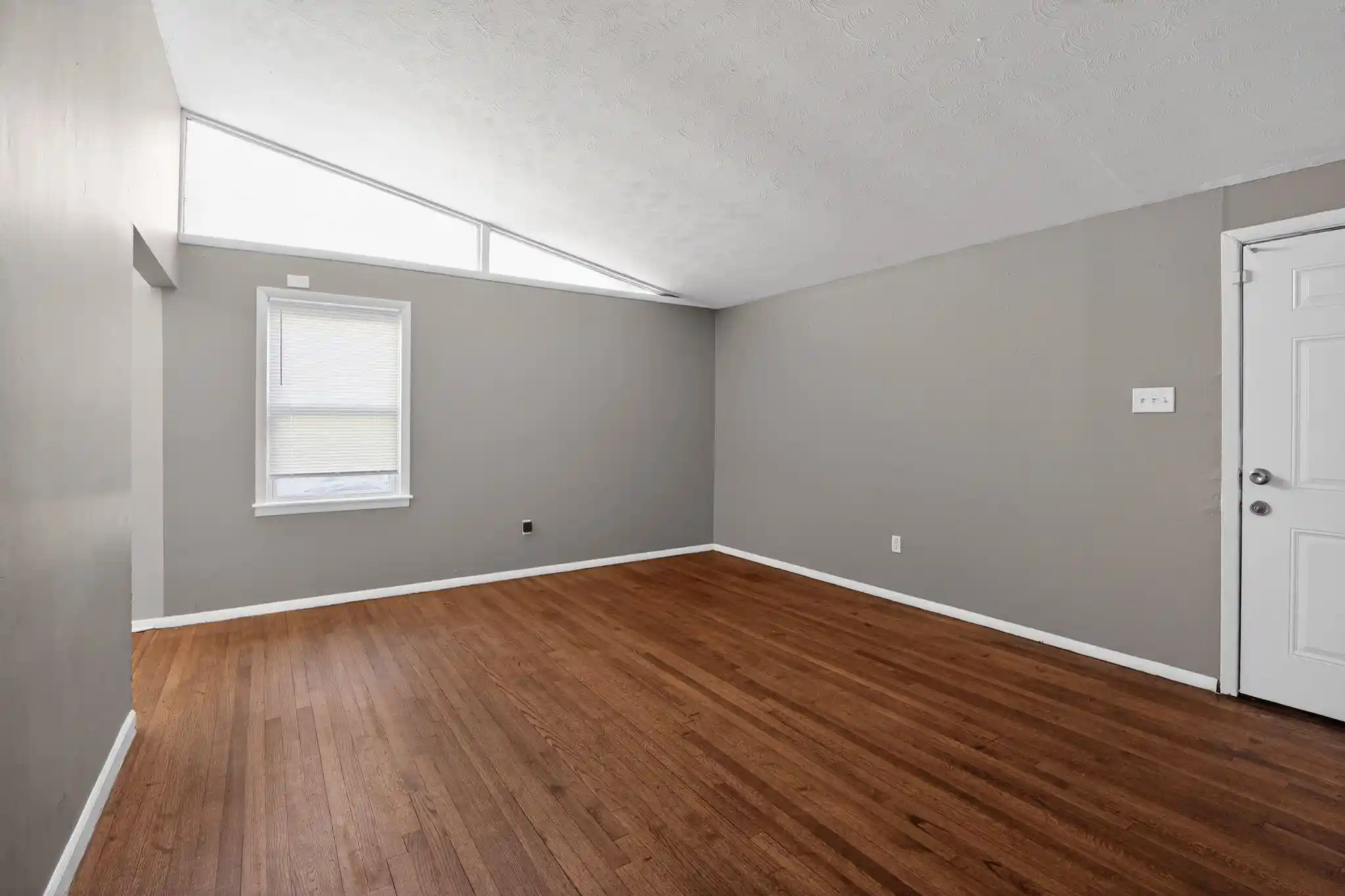 Photo 2 of Sale Pending at 1568 Gowan Dr, Memphis, TN 38127 | MLS# 10215422 | Listing updated on 2026-09-09