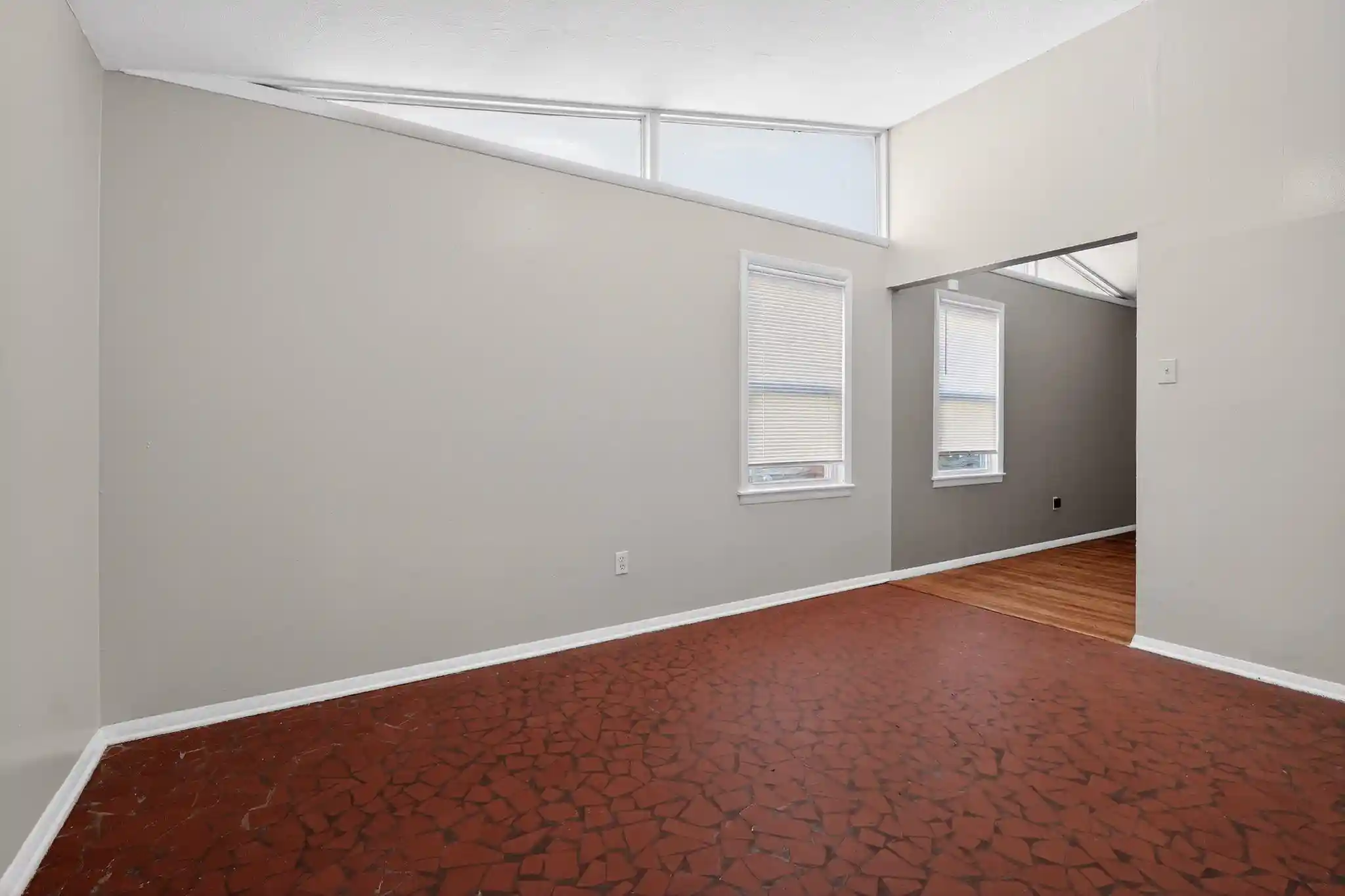 Photo 3 of Sale Pending at 1568 Gowan Dr, Memphis, TN 38127 | MLS# 10215422 | Listing updated on 2026-09-09