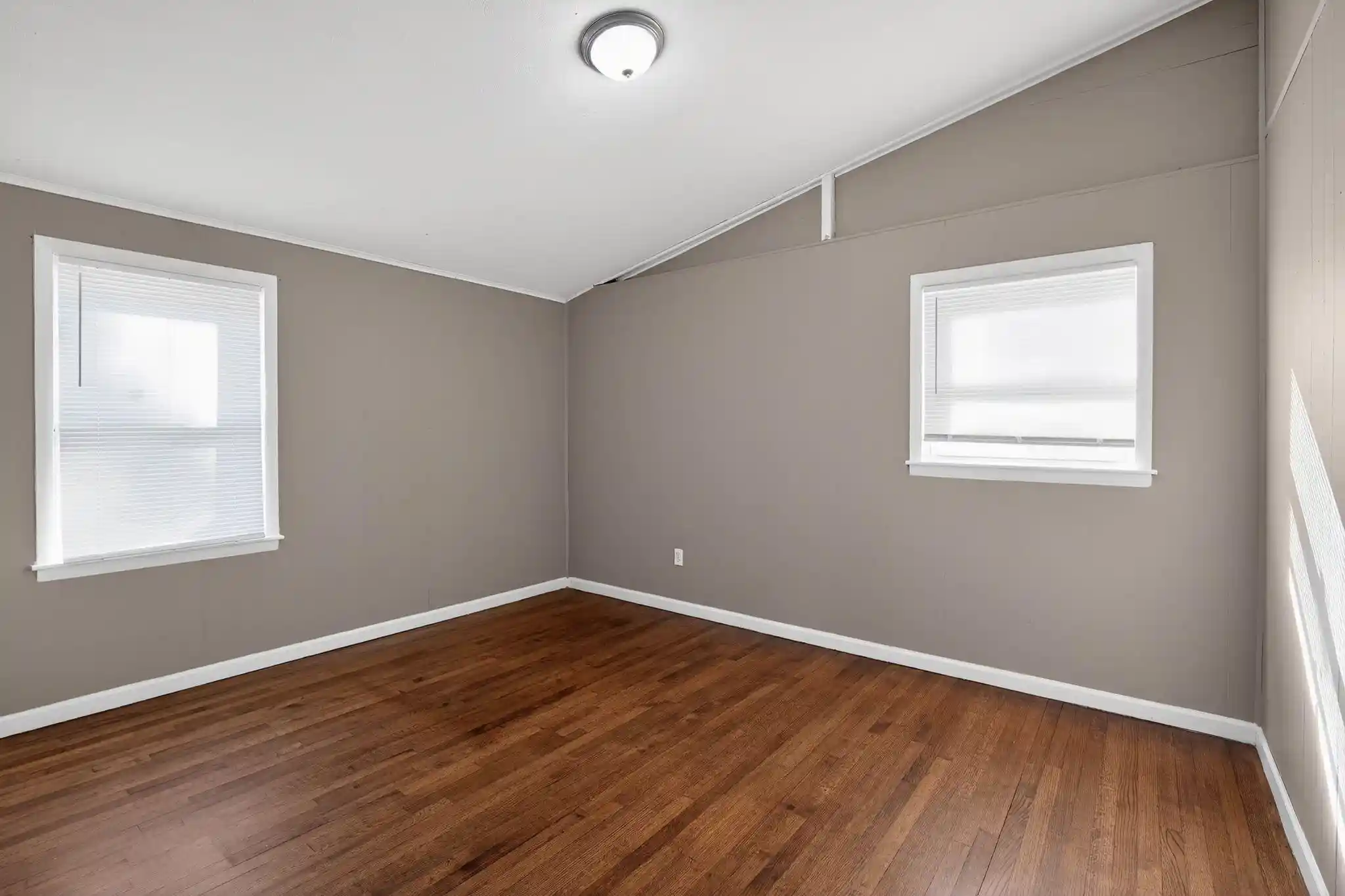 Photo 3 of Sale Pending at 1568 Gowan Dr, Memphis, TN 38127 | MLS# 10215422 | Listing updated on 2026-09-09