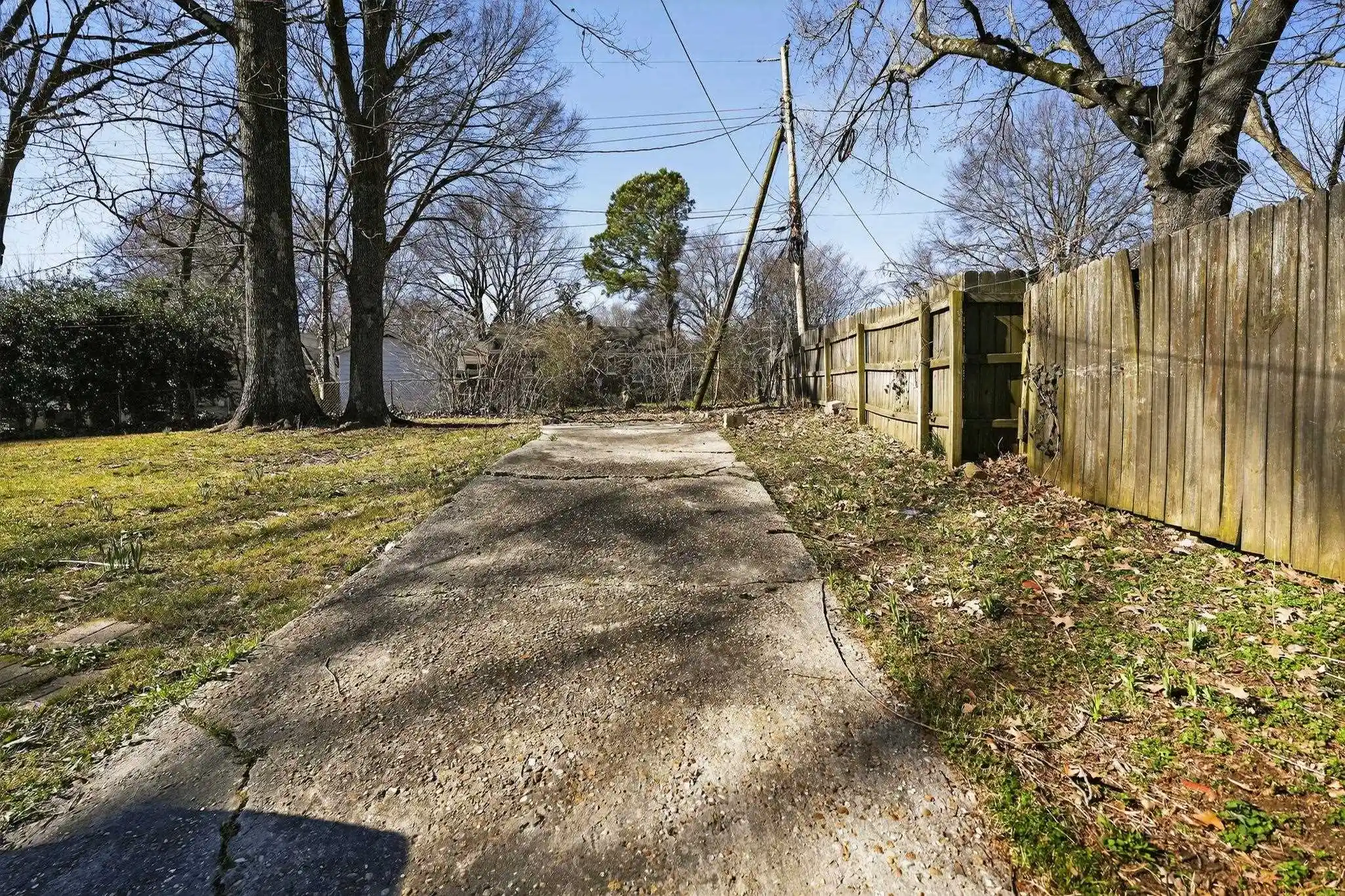 Photo 3 of Single family home for sale at 965 Goodman St, Memphis, TN 38111 | MLS# 10215592 | Listing updated on 2026-09-10