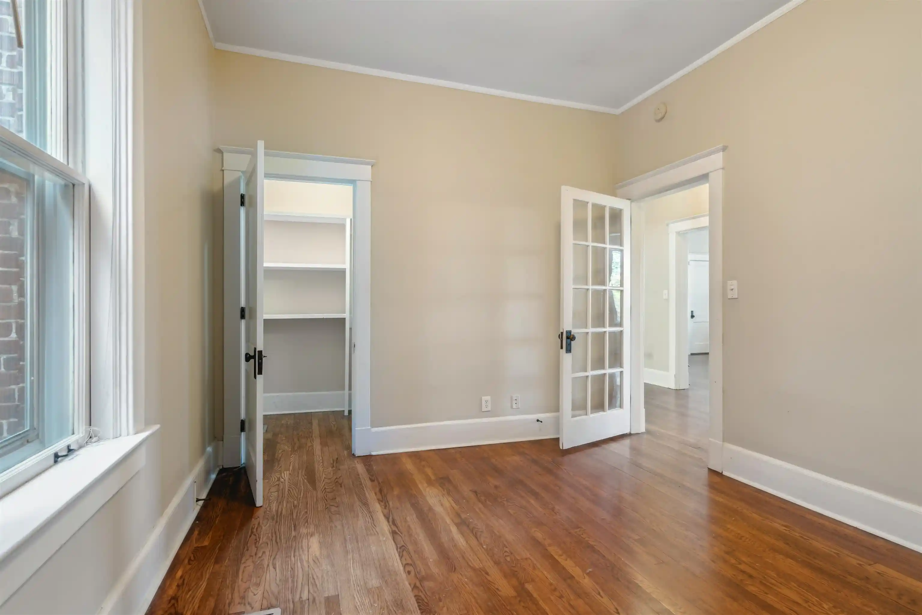 Photo 3 of Condo for sale at 1118 Poplar Ave #11, Memphis, TN 38105 | MLS# 10215599 | Listing updated on 2026-09-18