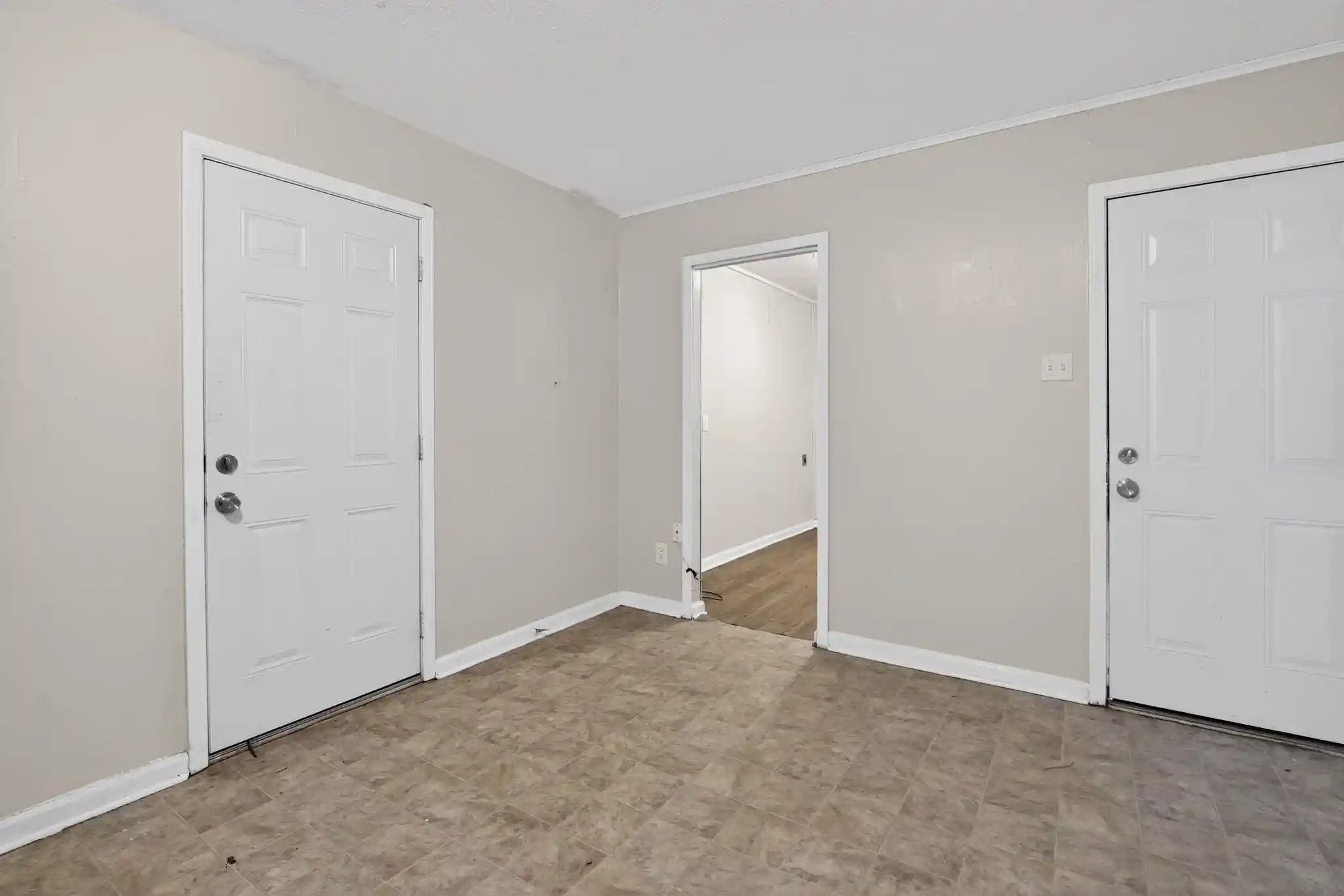 Photo 3 of Sale Pending at 3317 Abbottsford Ave, Memphis, TN 38128 | MLS# 10215612 | Listing updated on 2026-09-11