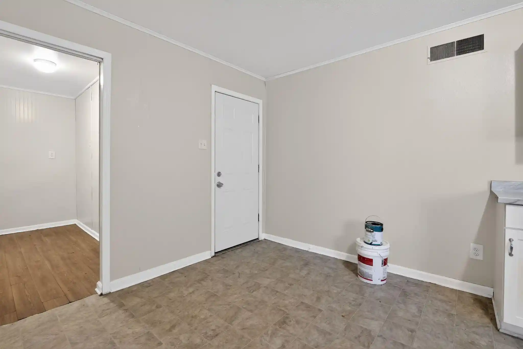Photo 3 of Sale Pending at 3317 Abbottsford Ave, Memphis, TN 38128 | MLS# 10215612 | Listing updated on 2026-09-11