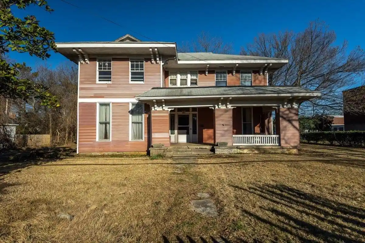 1st image of 195 N Walthall St, Holly Springs, MS 38635 | MLS# 10215737