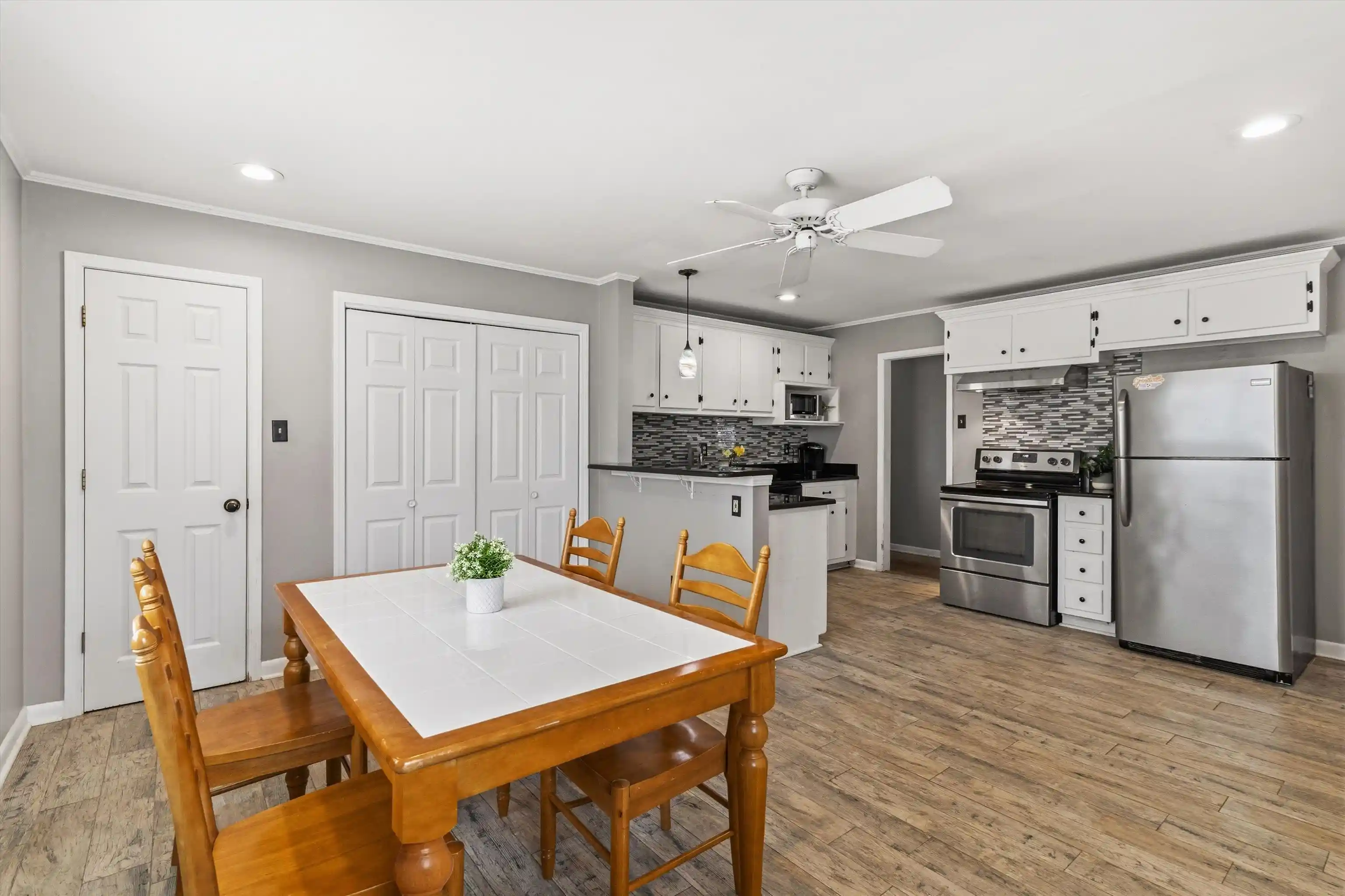 Photo 3 of Sale Pending at 5572 Mason Rd, Memphis, TN 38120 | MLS# 10215984 | Listing updated on 2026-07-30