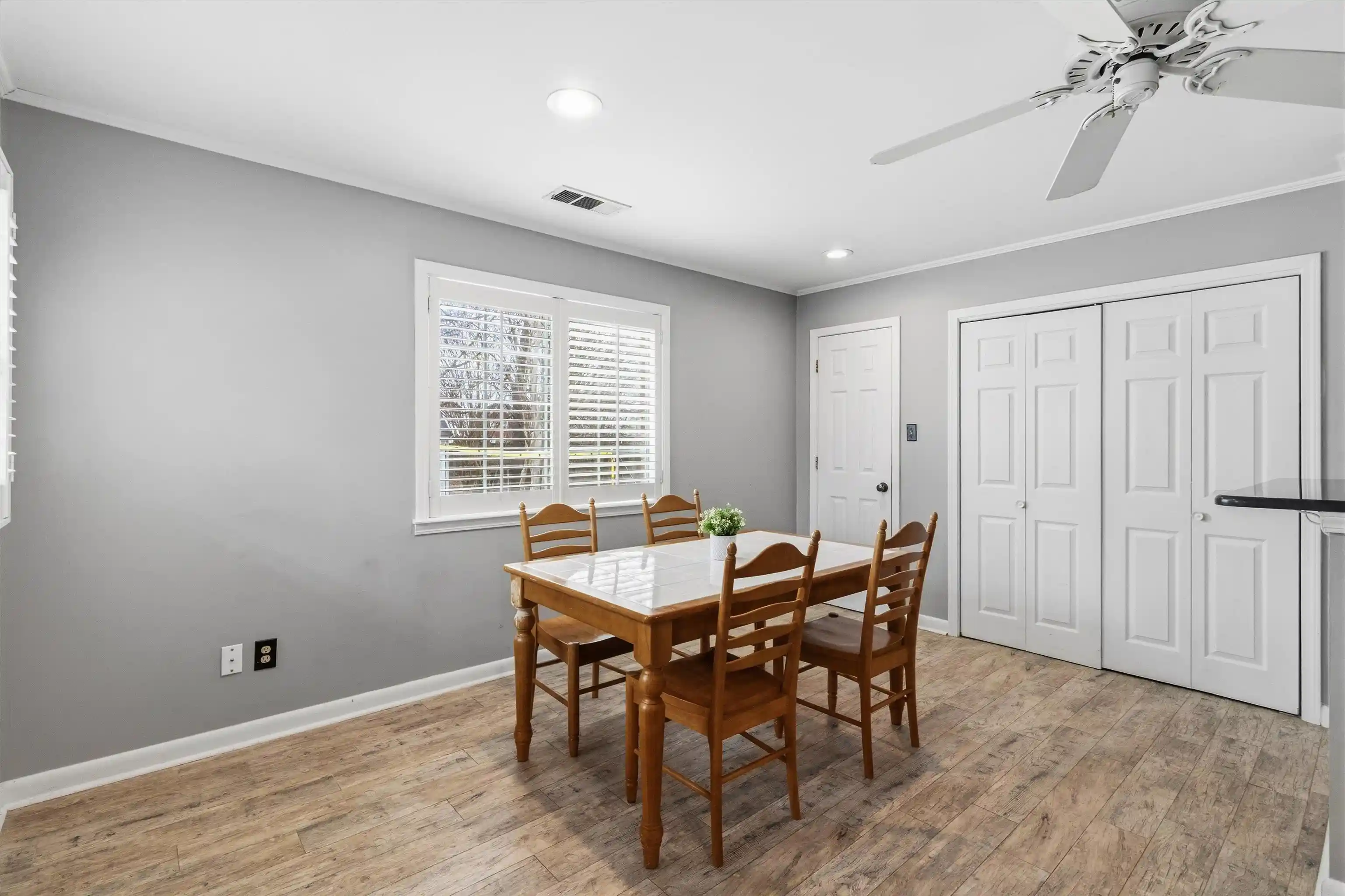 Photo 4 of Sale Pending at 5572 Mason Rd, Memphis, TN 38120 | MLS# 10215984 | Listing updated on 2026-07-30