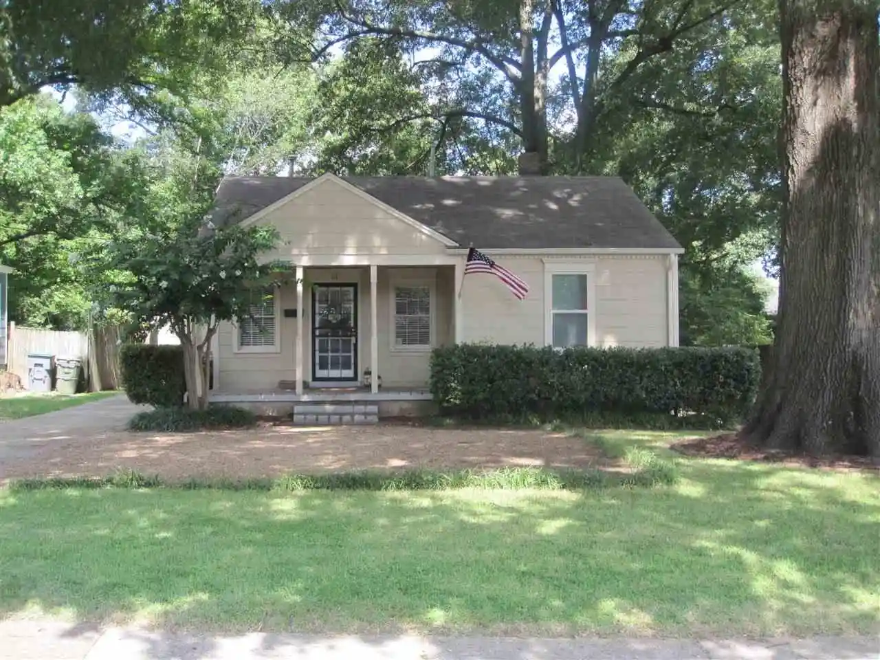 Photo 1 of Single family home for sale at 21 N Fenwick Rd, Memphis, TN 38111 | MLS# 10216083 | Listing updated on 2026-09-01