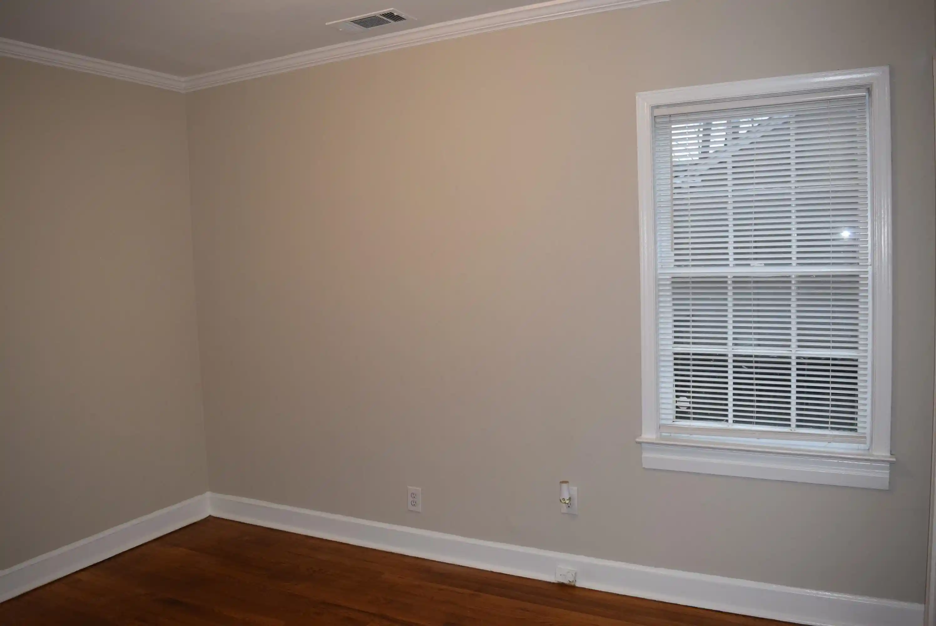 Photo 3 of Single family home for sale at 21 N Fenwick Rd, Memphis, TN 38111 | MLS# 10216083 | Listing updated on 2026-09-01