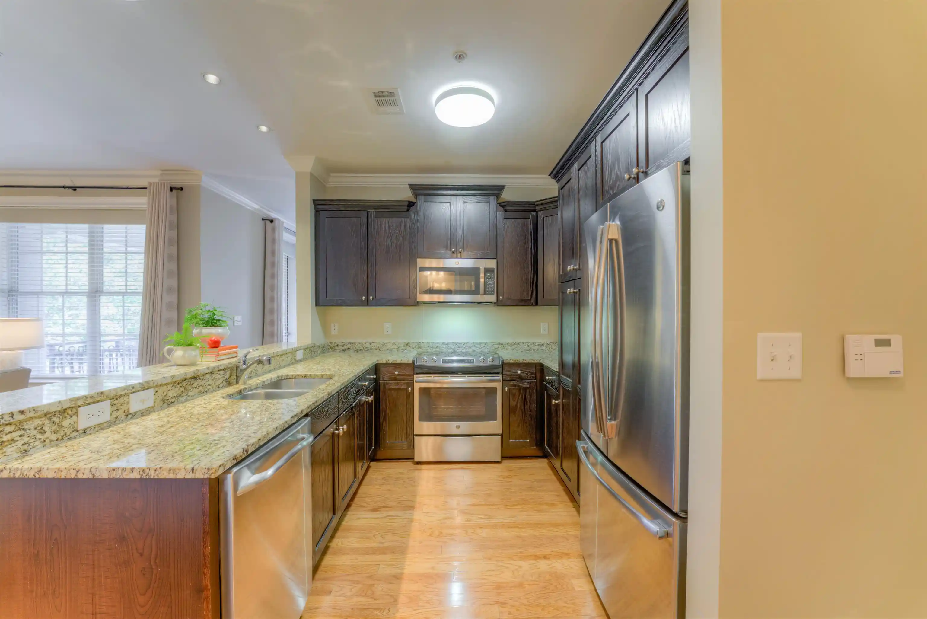 2nd image of 3520 Central Ave, Memphis, TN 38111