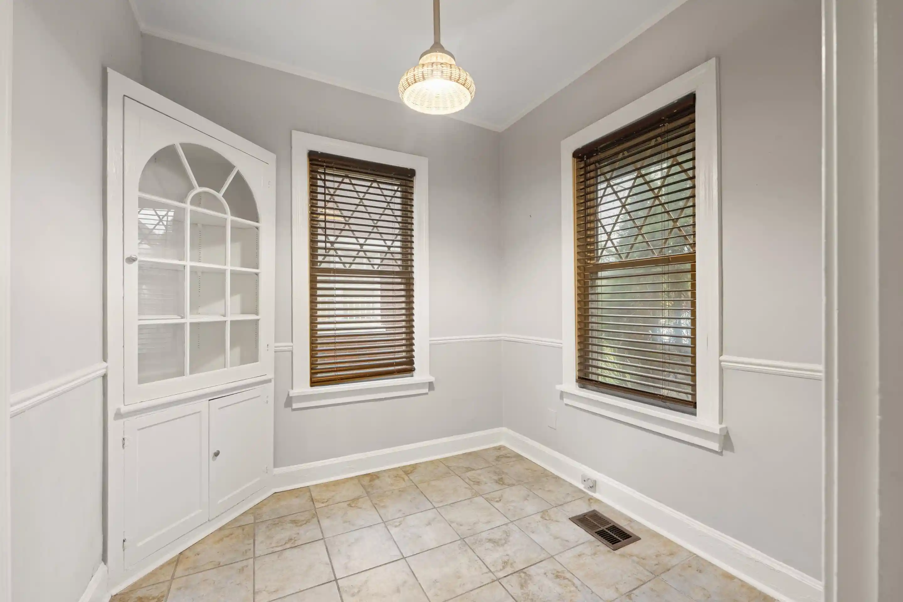 28th image of 929 University St, Memphis, TN 38107 | MLS# 10216674