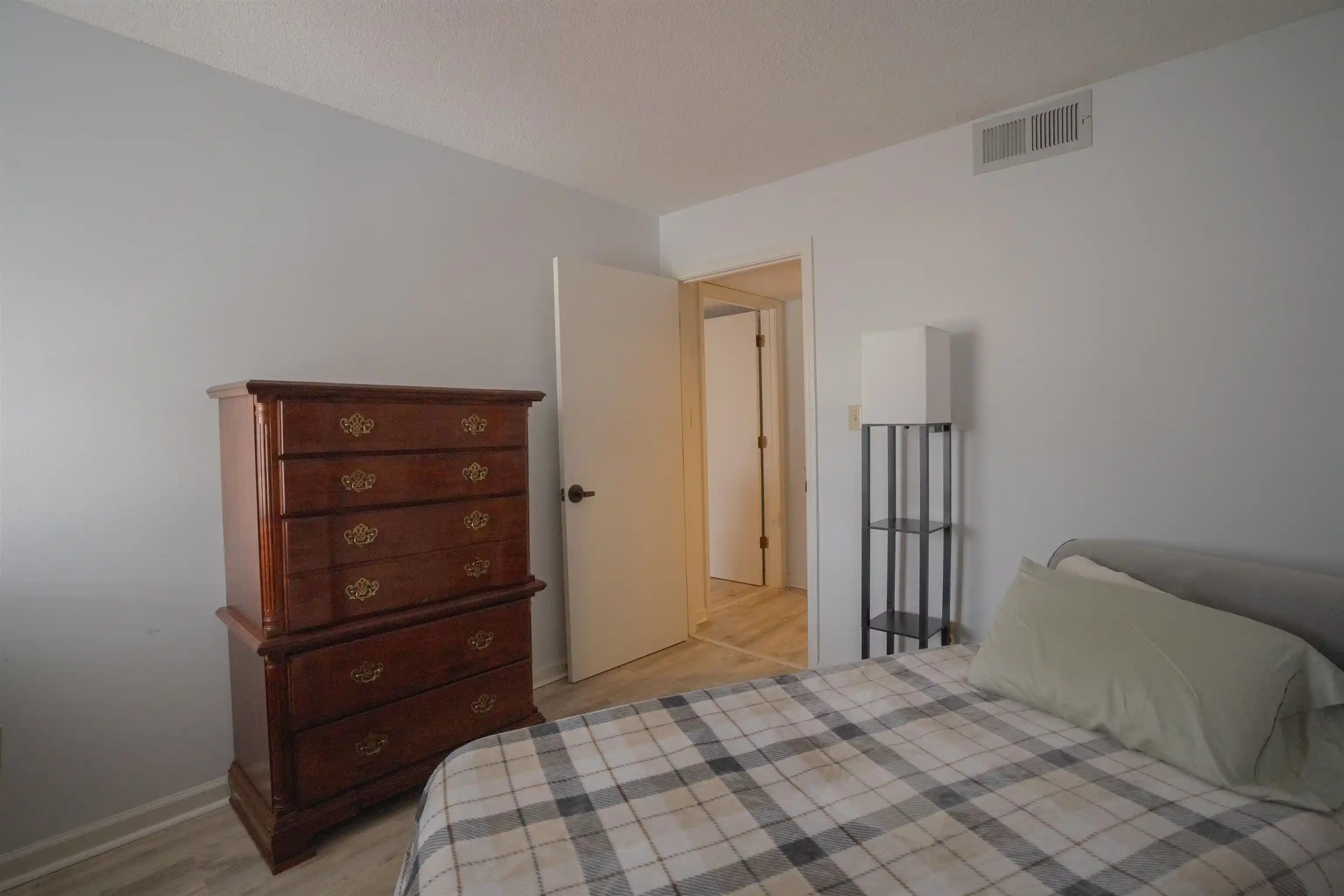 3rd image of 3589 Covington Pike, Memphis, TN 38128