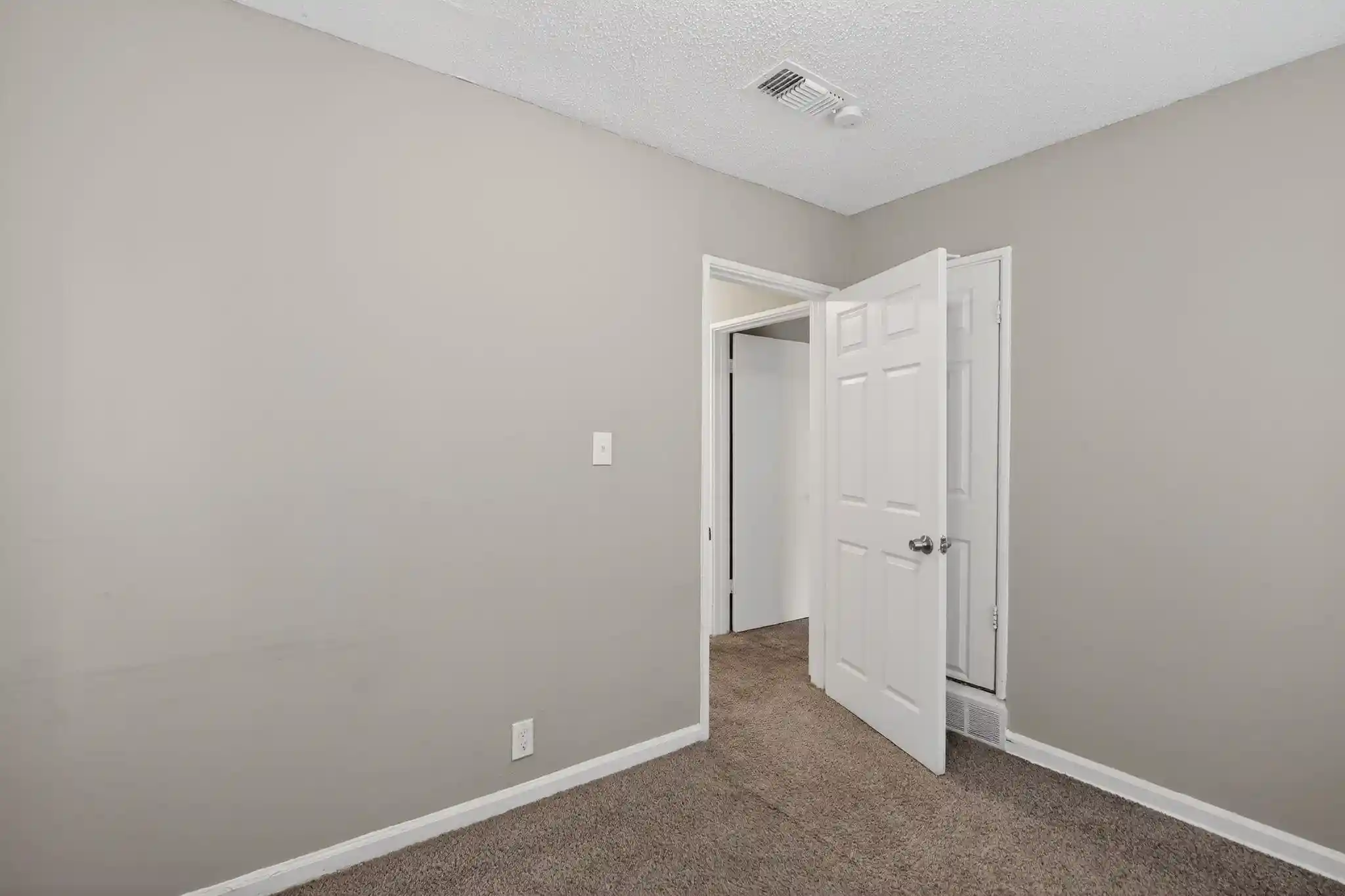 Photo 3 of Sale Pending at 1456 Rolling Hills Dr, Memphis, TN 38127 | MLS# 10216972 | Listing updated on 2026-09-24