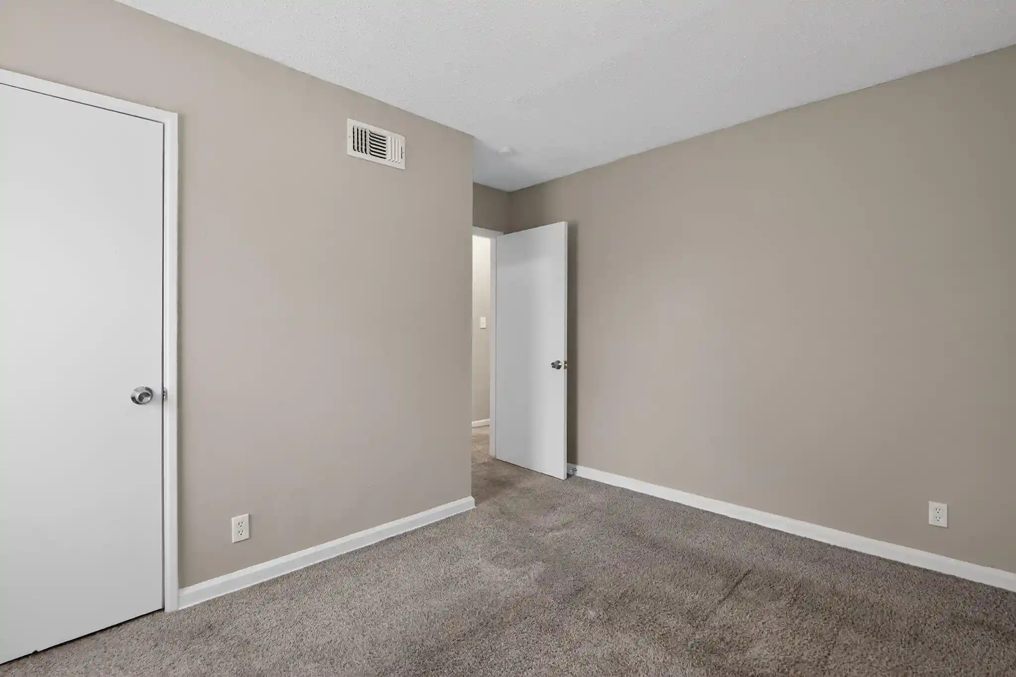Photo 3 of Sale Pending at 1456 Rolling Hills Dr, Memphis, TN 38127 | MLS# 10216972 | Listing updated on 2026-09-24
