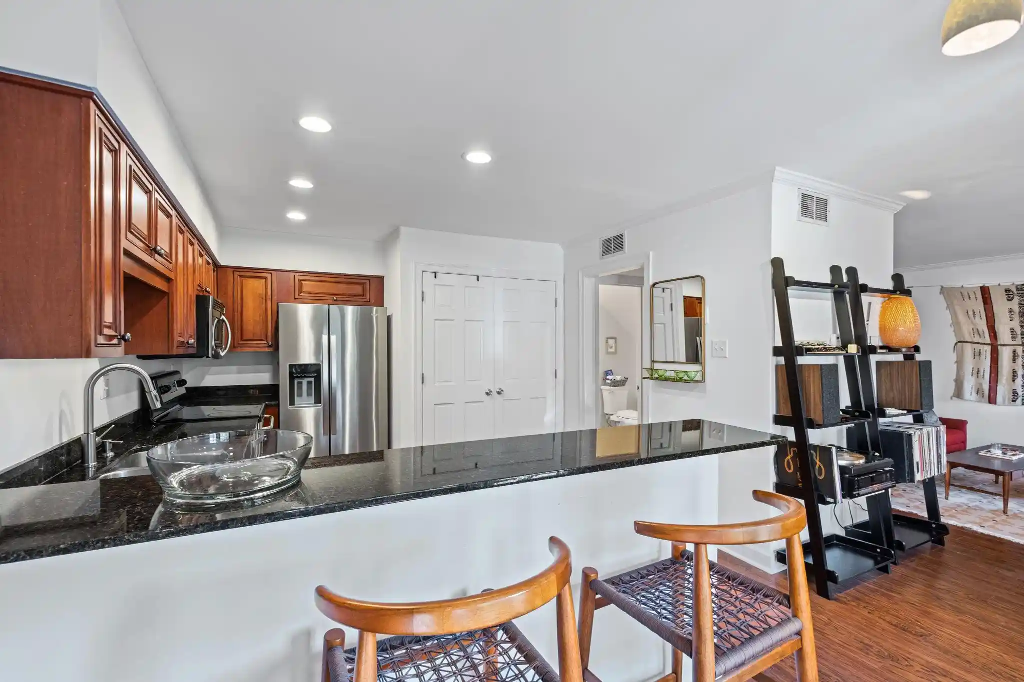 2nd image of 1672 Central Ave, Memphis, TN 38104