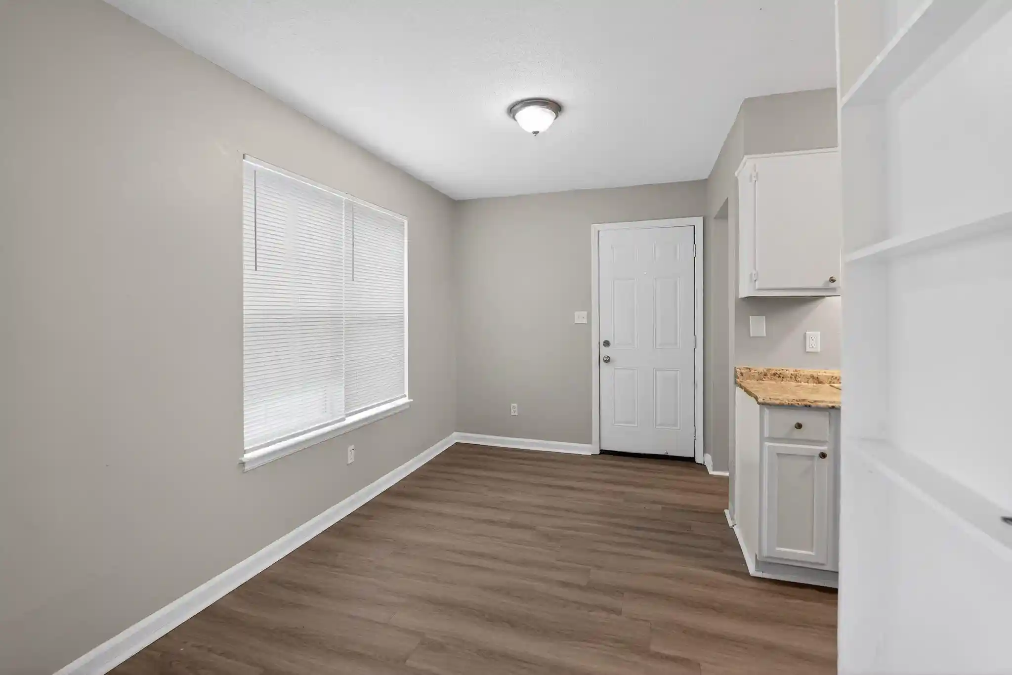 Photo 3 of Sale Pending at 3709 Blf Wood Dr, Memphis, TN 38128 | MLS# 10217318 | Listing updated on 2026-09-14